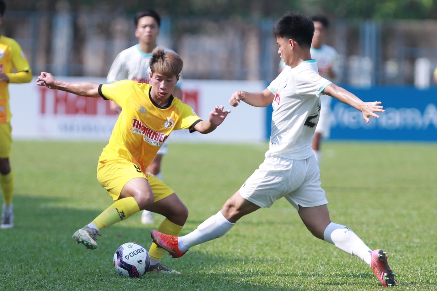 U19 VĐQG 2023: Đ&agrave; Nẵng cầm ch&acirc;n ĐKVĐ H&agrave; Nội, Kh&aacute;nh H&ograve;a vươn l&ecirc;n đầu bảng - Ảnh 2.
