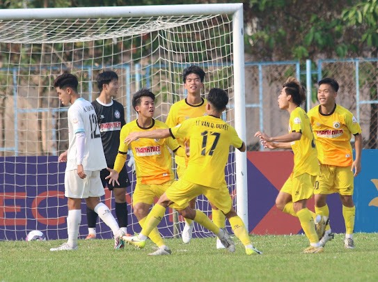 U19 VĐQG 2023: Đ&agrave; Nẵng cầm ch&acirc;n ĐKVĐ H&agrave; Nội, Kh&aacute;nh H&ograve;a vươn l&ecirc;n đầu bảng - Ảnh 4.
