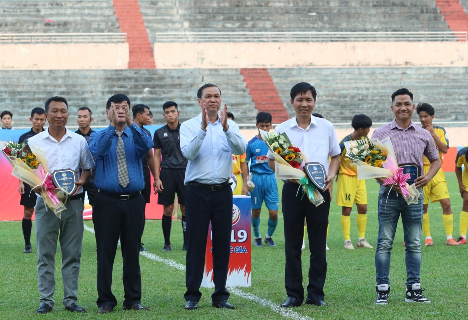 U19 VĐQG 2023: Đ&agrave; Nẵng cầm ch&acirc;n ĐKVĐ H&agrave; Nội, Kh&aacute;nh H&ograve;a vươn l&ecirc;n đầu bảng - Ảnh 1.