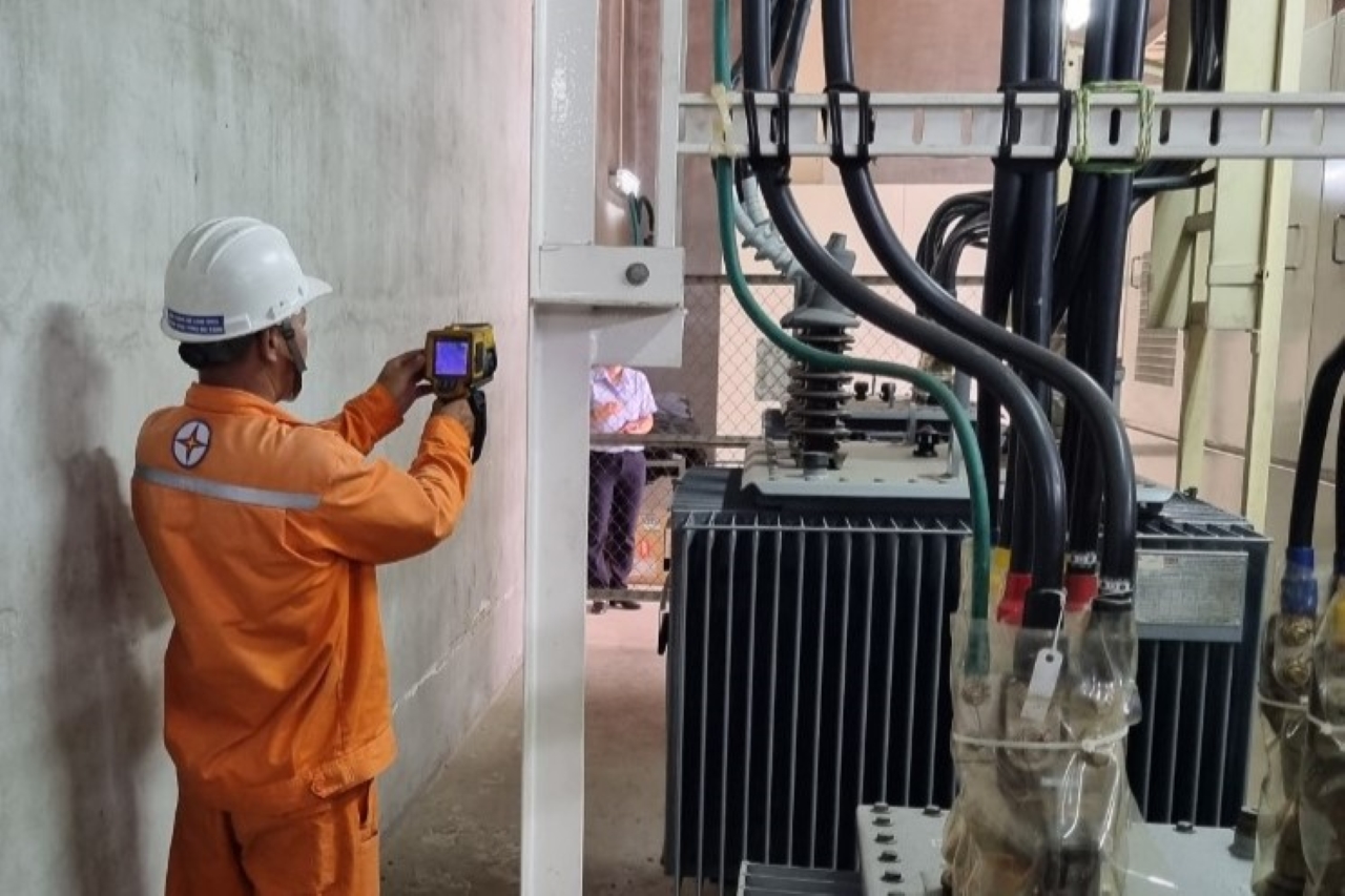 Xáo trộn sinh hoạt vì cúp điện, Điện lực TP HCM giải thích do "ngăn ngừa sự cố lưới điện"!