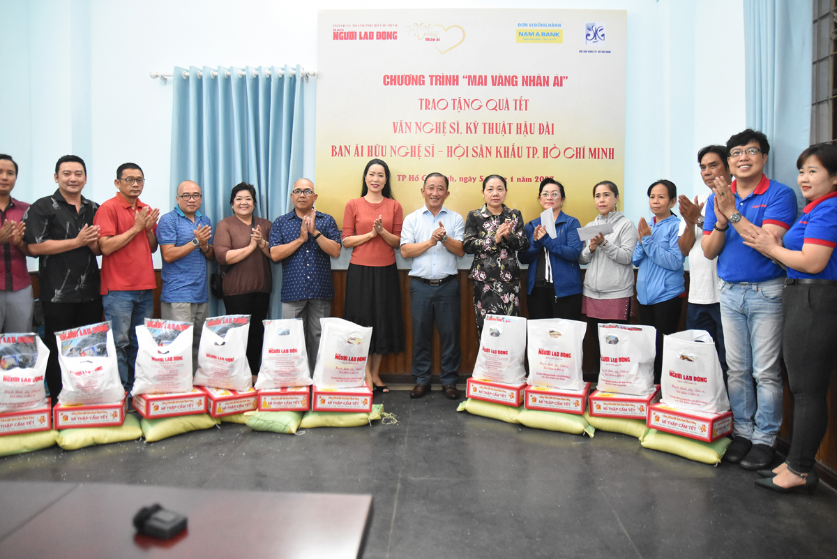 "Mai Vàng nhân ái" kết nối nghĩa tình: Ấm lòng văn nghệ sĩ