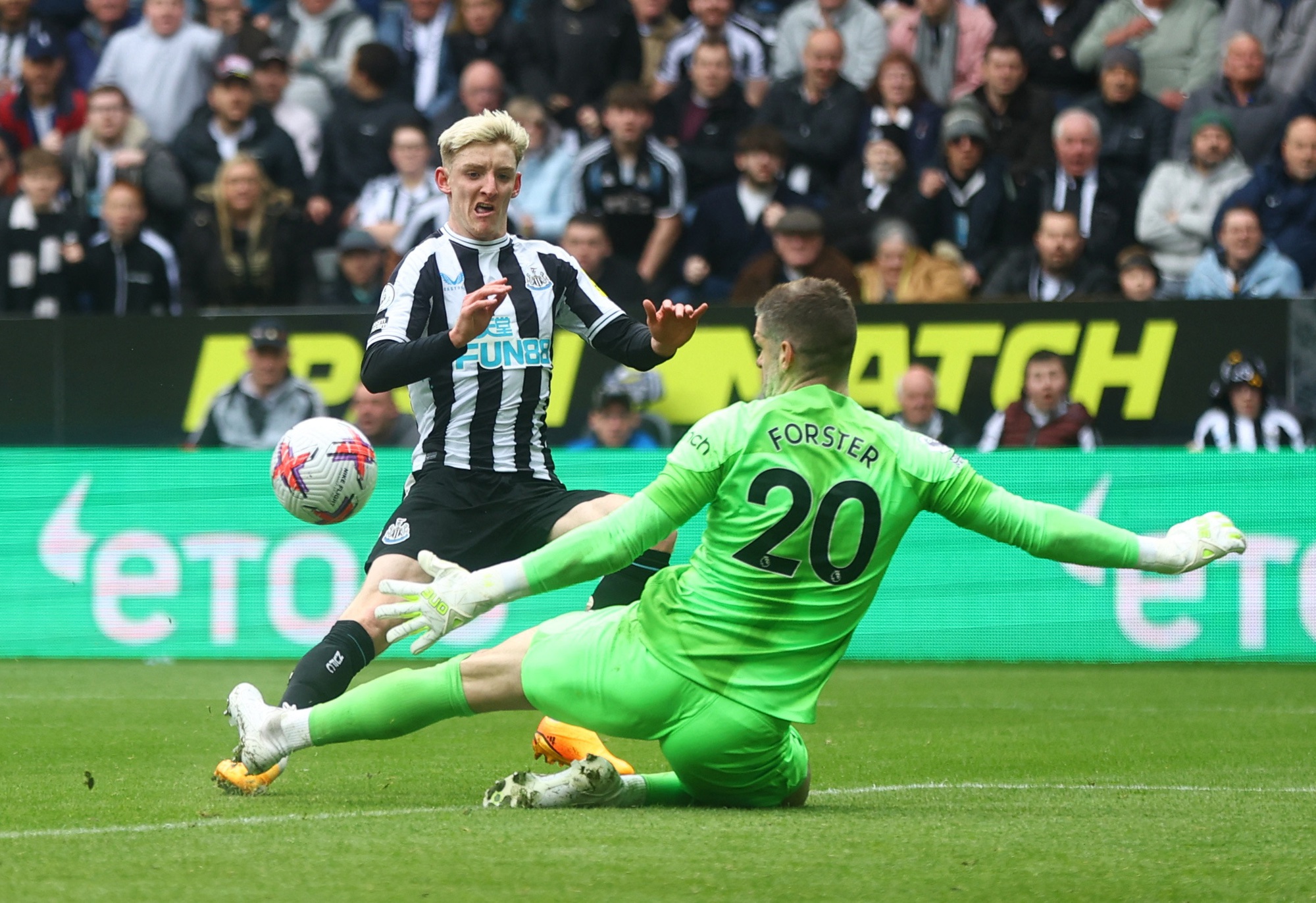 Thủng lưới 5 bàn trong 21 phút, Tottenham đại bại trước Newcastle