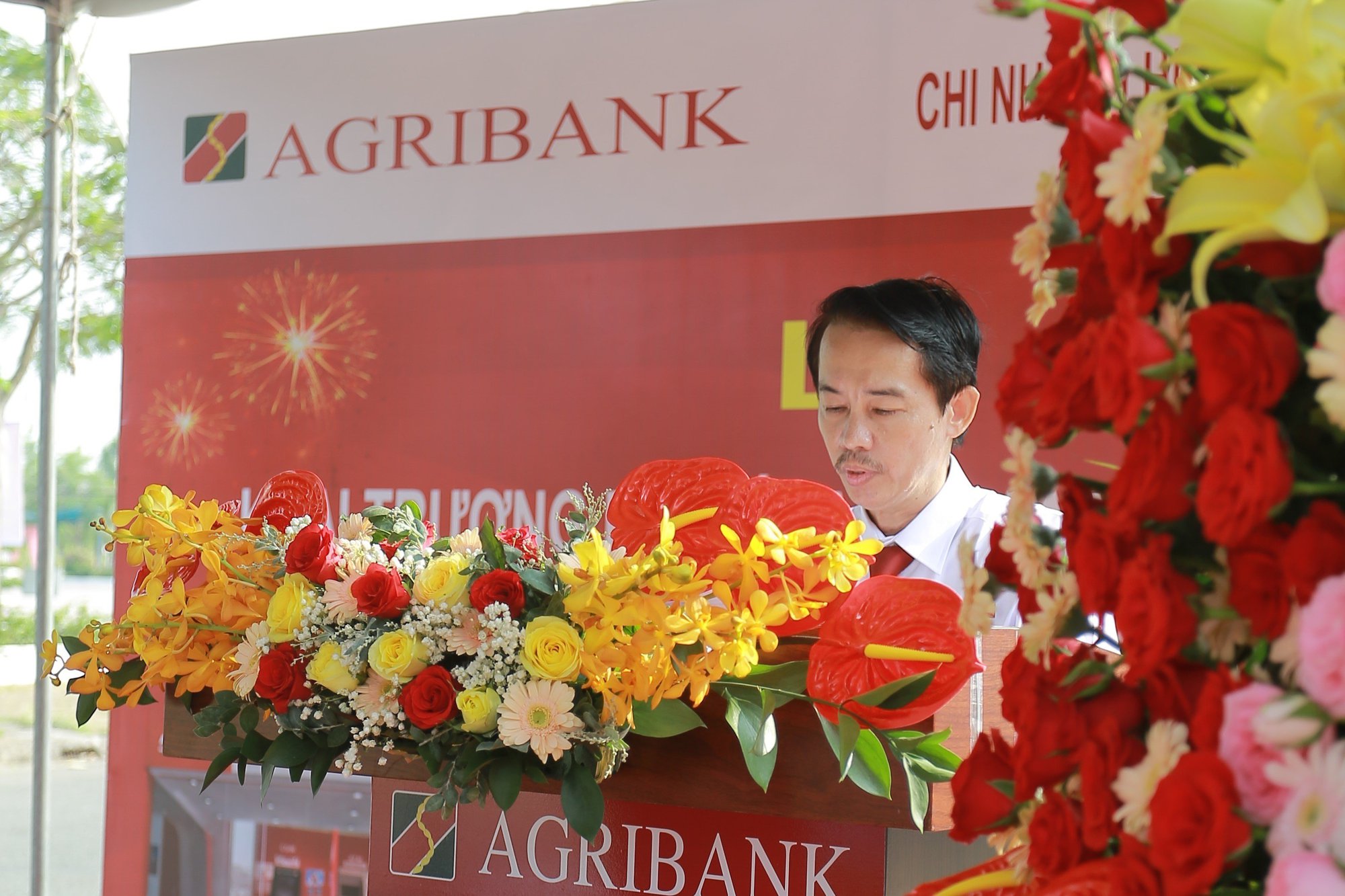 Agribank Phong Điền đưa v&agrave;o hoạt động m&aacute;y ATM đa chức năng - Ảnh 1.