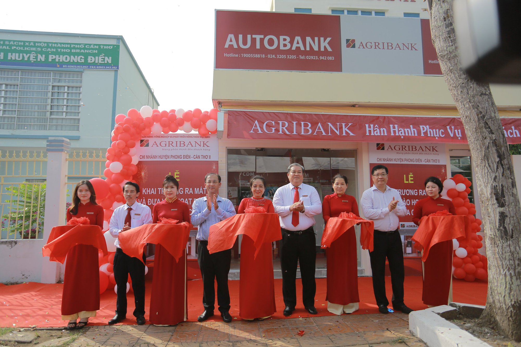 Agribank Phong Điền đưa vào hoạt động máy ATM đa chức năng