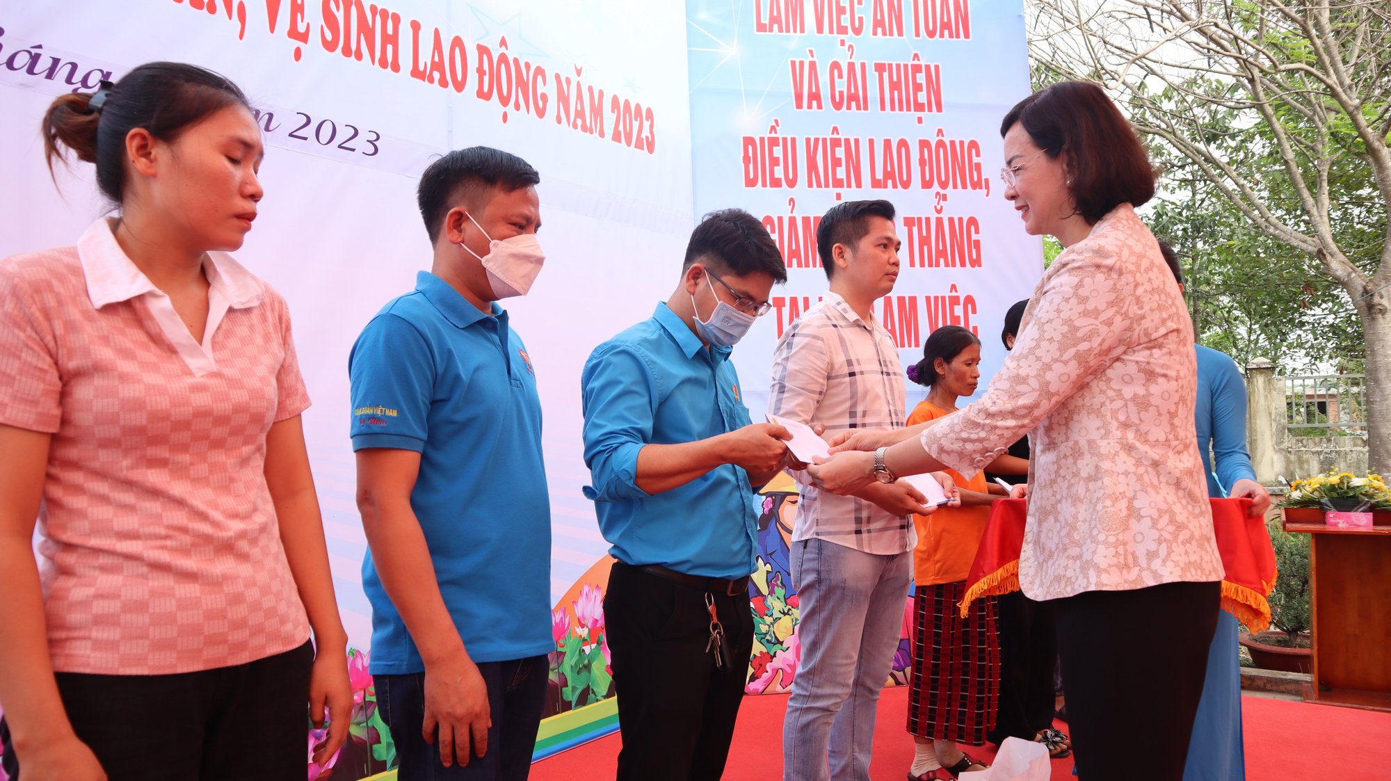 Chăm lo sức khỏe tinh thần cho đoàn viên