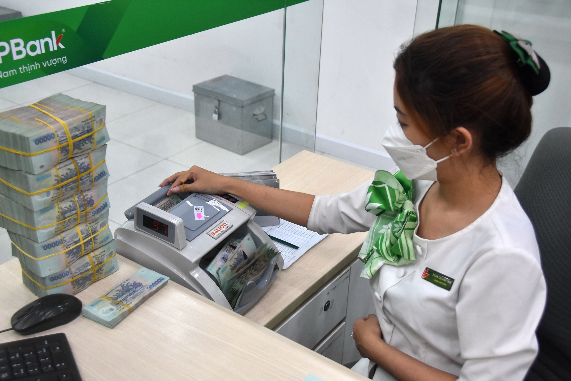 Gấp rút cơ cấu thời hạn trả nợ