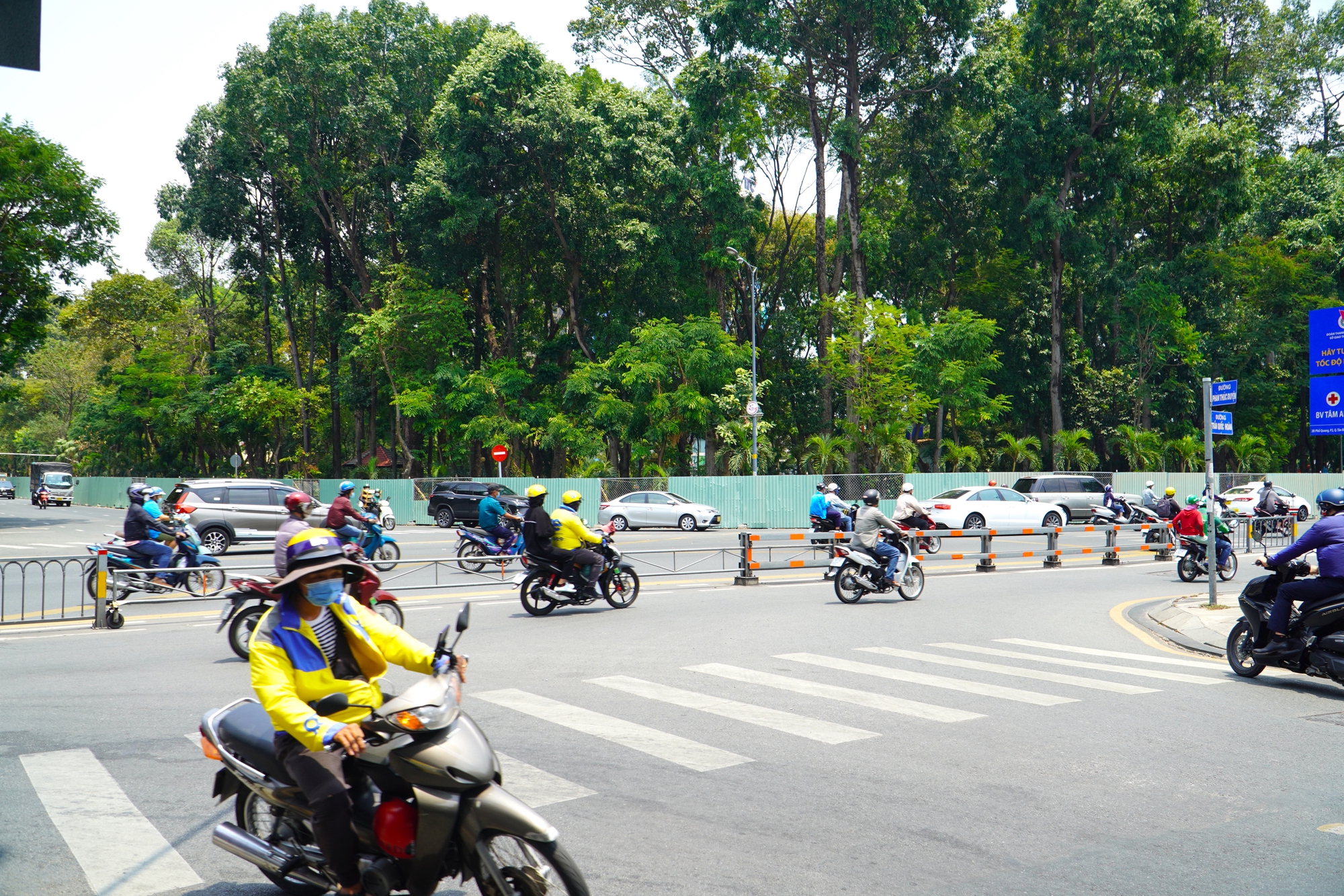 Điểm s&aacute;ng từ c&aacute;c c&ocirc;ng tr&igrave;nh trọng điểm (*): Th&ocirc;ng dưới đất, tho&aacute;ng tr&ecirc;n cao - Ảnh 3.