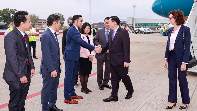 Chủ tịch Quốc hội Vương Đ&igrave;nh Huệ bắt đầu thăm ch&iacute;nh thức Argentina - Ảnh 2.