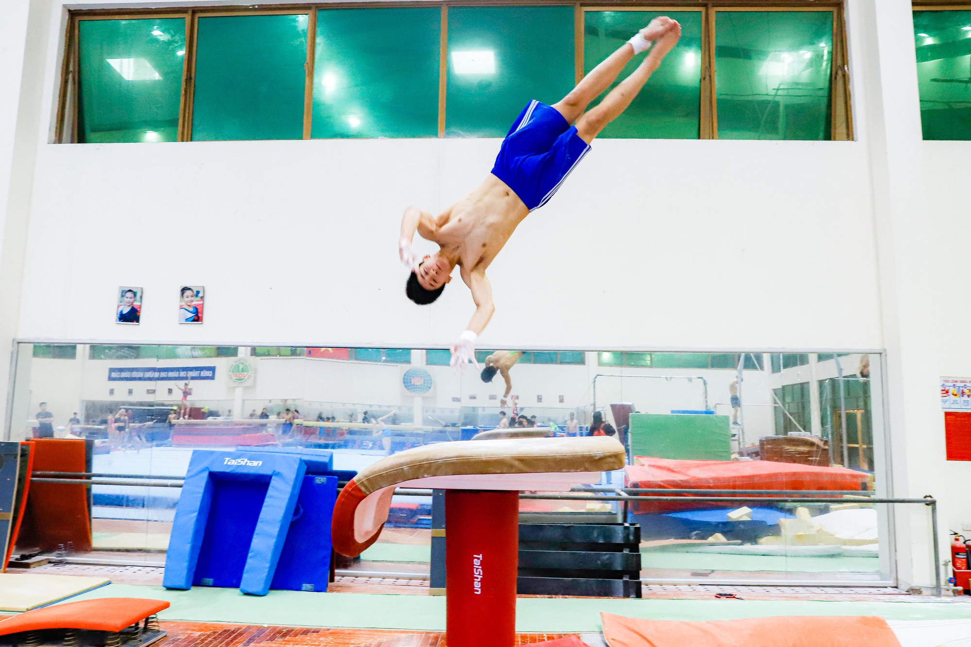 Đội tuyển thể dục dụng cụ "đổ mồ hôi" trước thềm SEA Games 32