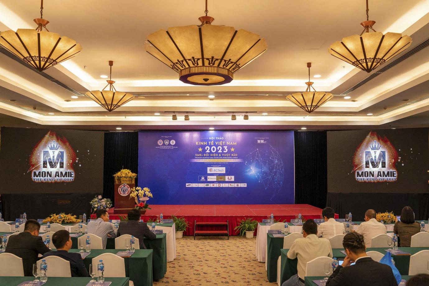 Mon Amie Veston tài trợ Vàng Hội thảo: "Kinh tế Việt Nam 2023: SMEs Đối diện & Vượt bão"