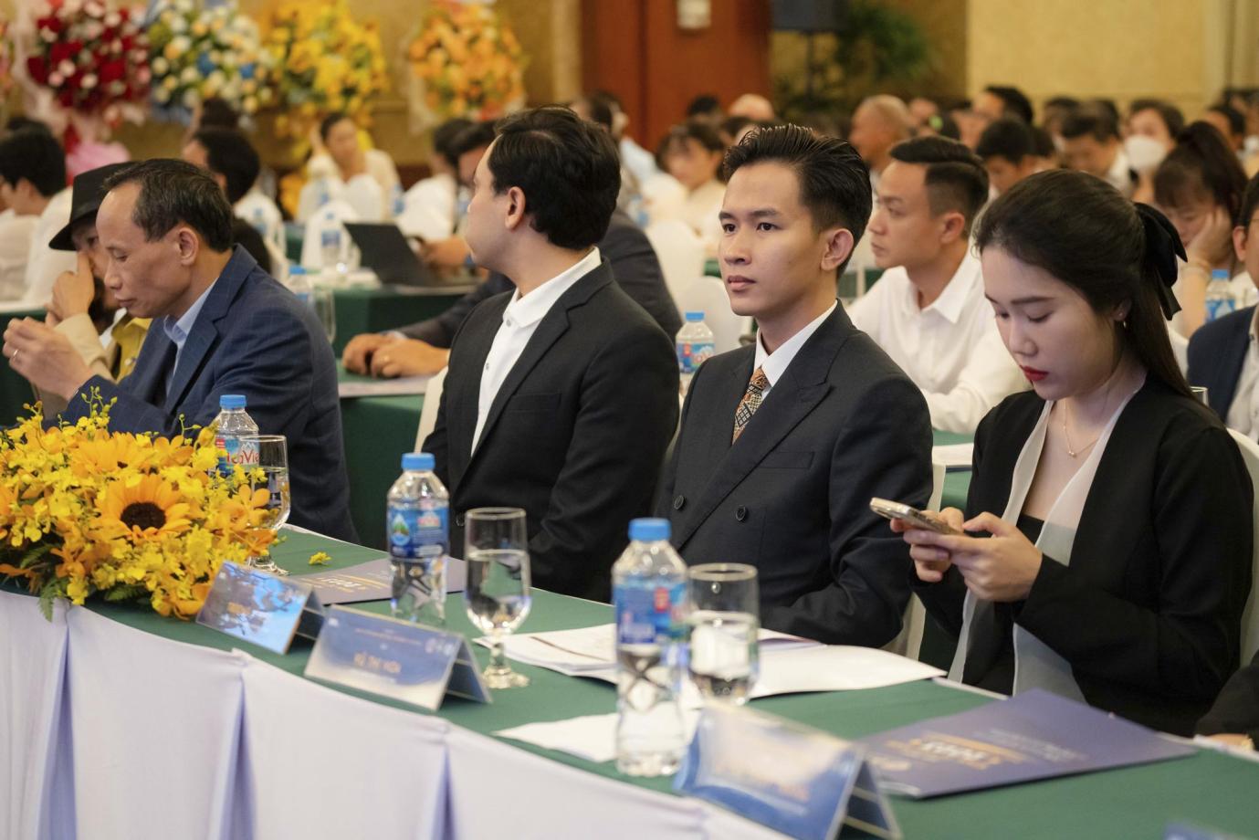 Mon Amie Veston t&agrave;i trợ V&agrave;ng Hội thảo: Kinh tế Việt Nam 2023: SMEs Đối diện & Vượt b&atilde;o - Ảnh 3.