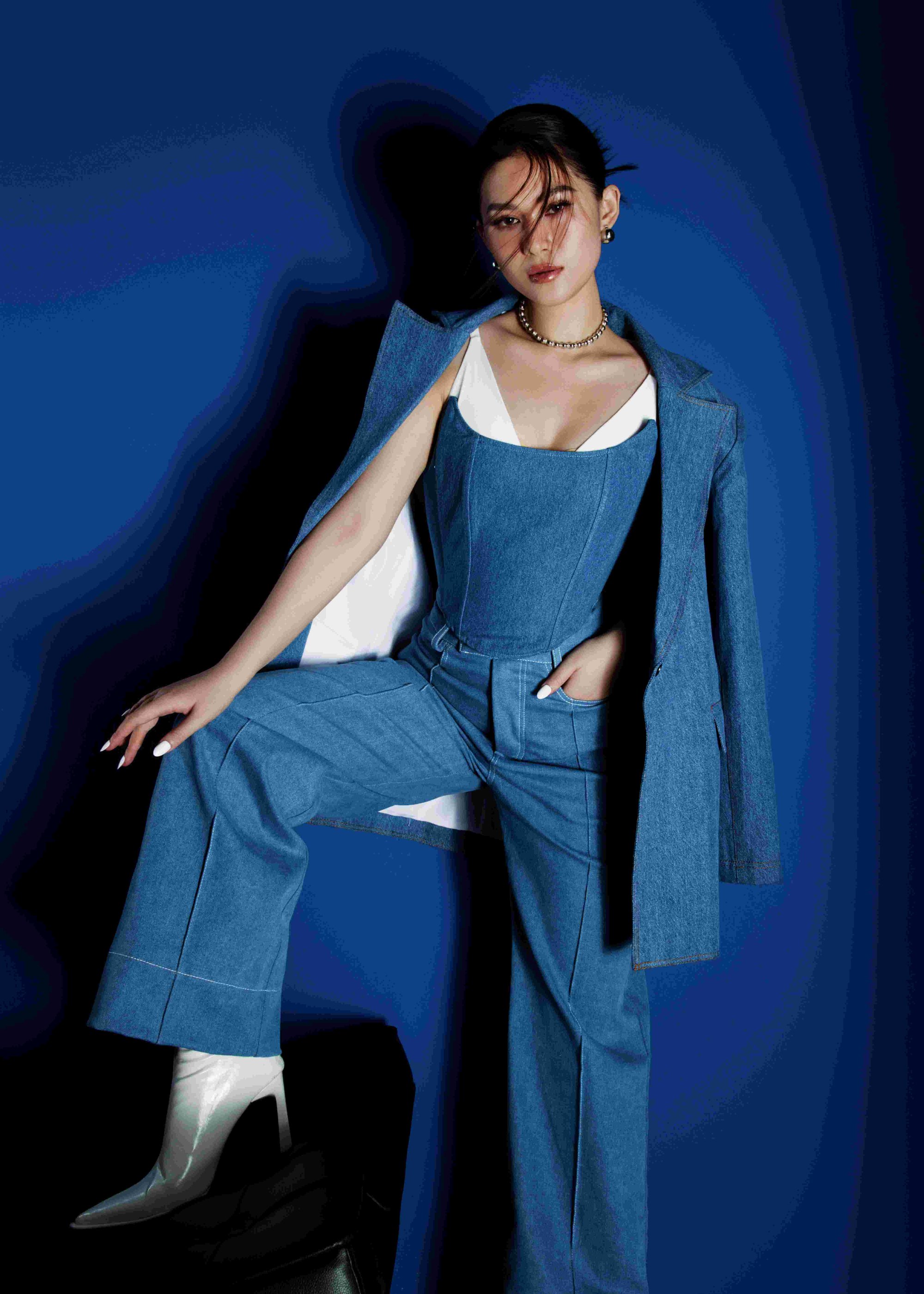 Sau l&ugrave;m x&ugrave;m thời trang, Ngọc Thanh T&acirc;m c&oacute; c&uacute; lột x&aacute;c ấn tượng với menswear - Ảnh 6.