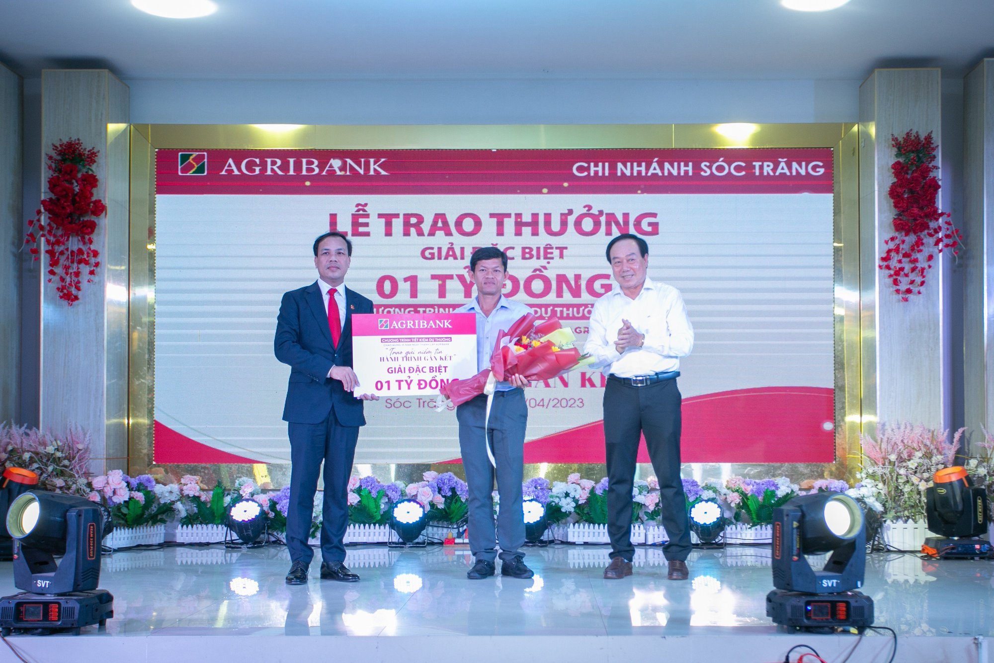Agribank trao thưởng giải đặc biệt 1 tỉ đồng cho khách hàng tại Sóc Trăng