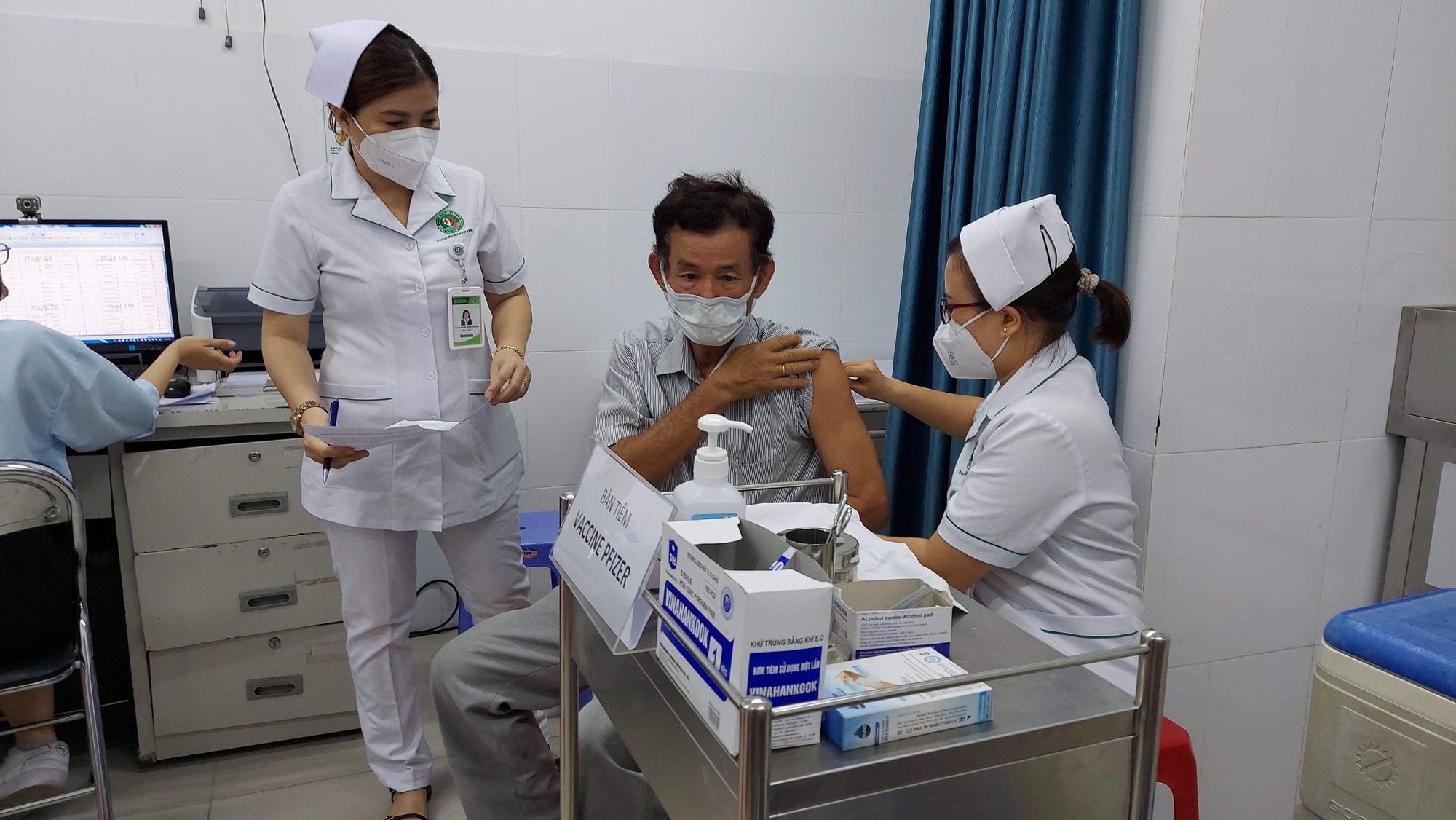 30% bệnh nhân đang điều trị COVID-19 chưa tiêm vắc-xin đầy đủ