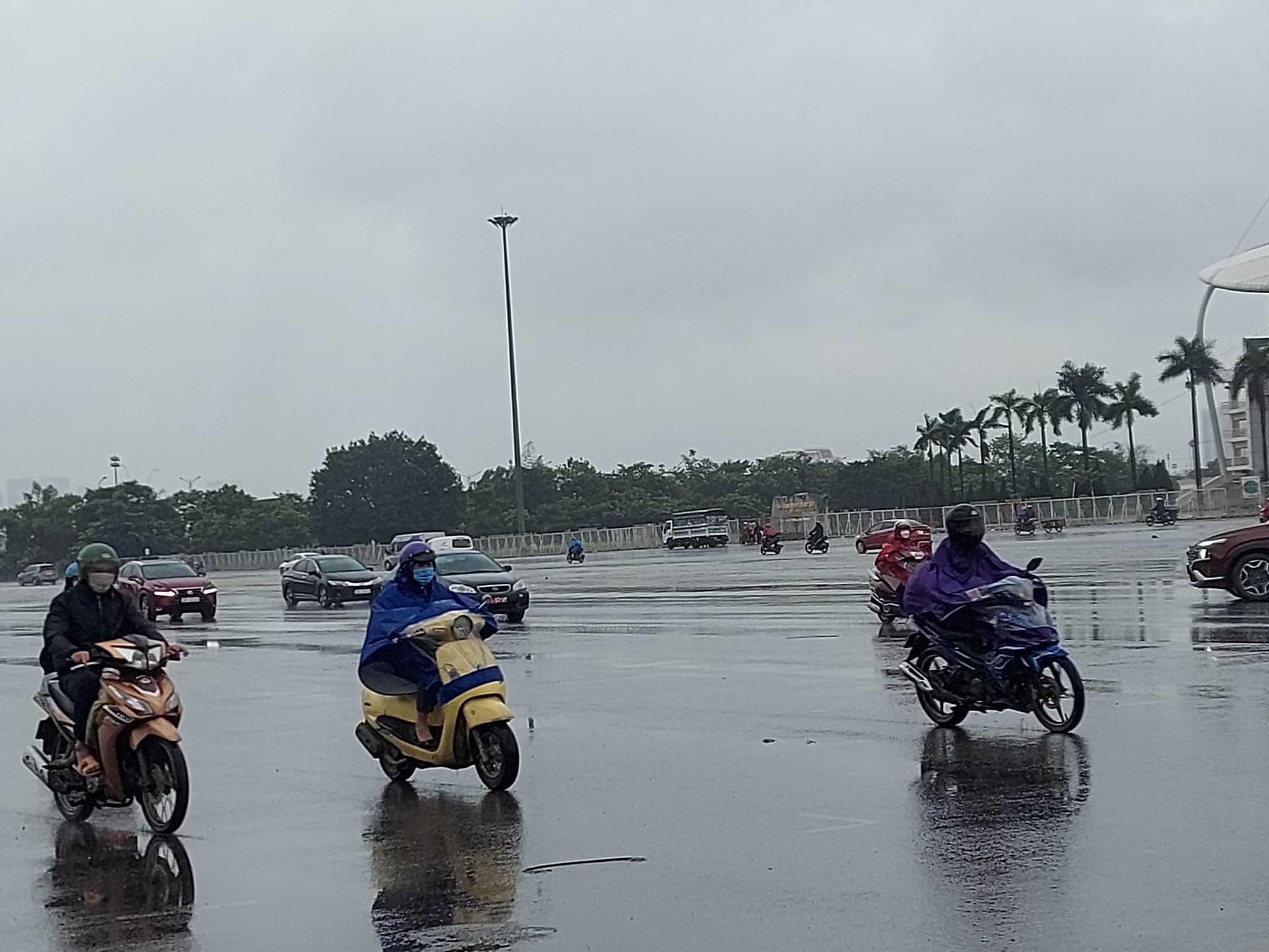 Không khí lạnh khiến Bắc Bộ mưa lạnh, Nam Bộ nắng nóng sắp giảm