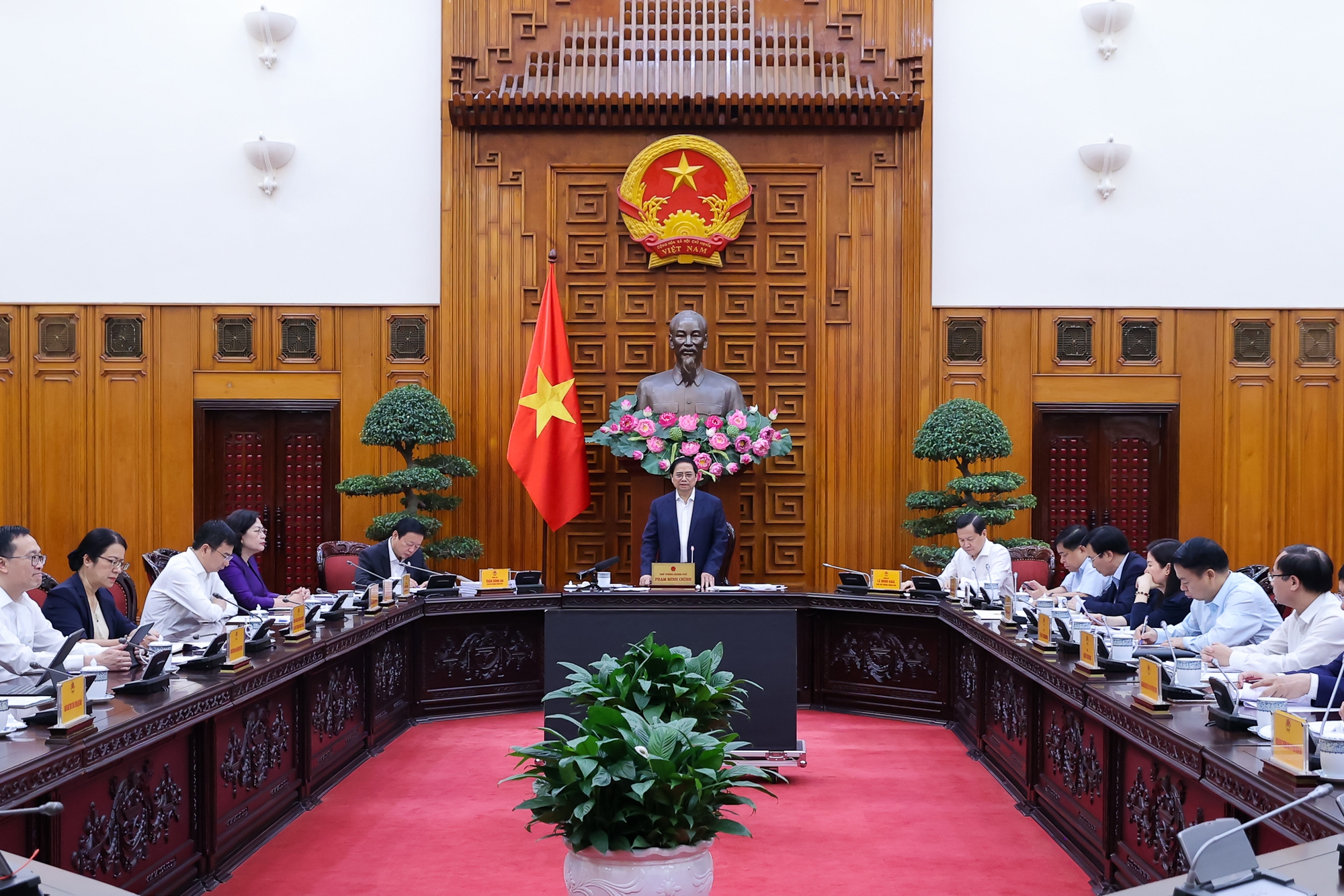 Thường trực Chính phủ họp về giảm lãi suất, trái phiếu doanh nghiệp