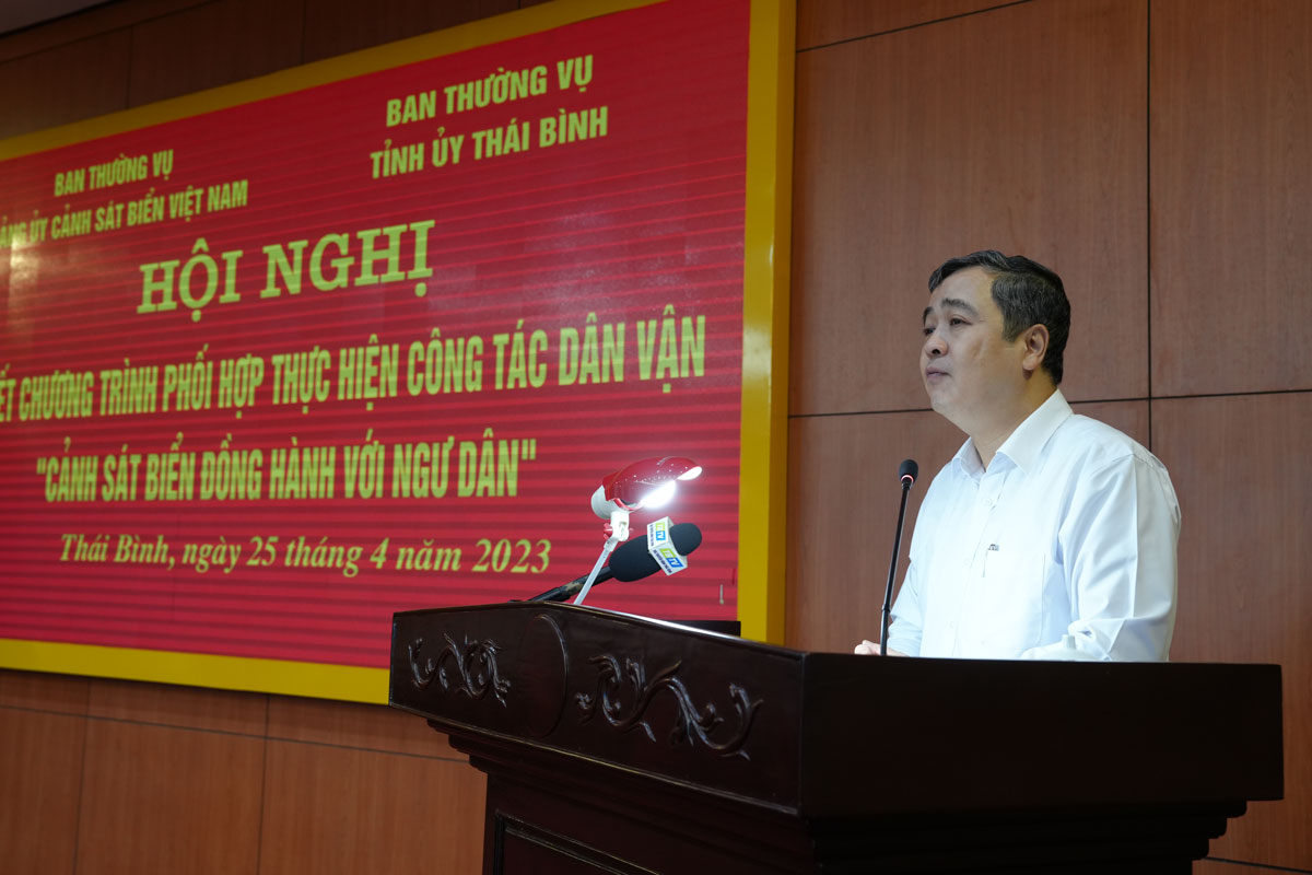 K&yacute; kết chương tr&igrave;nh phối hợp Cảnh s&aacute;t biển đồng h&agrave;nh với ngư d&acirc;n - Ảnh 2.