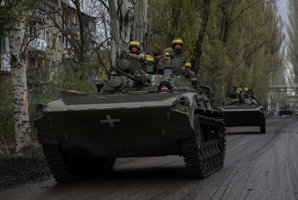 Nga sơ tán dân ở Kherson, Ukraine tính xuyên thủng phòng tuyến