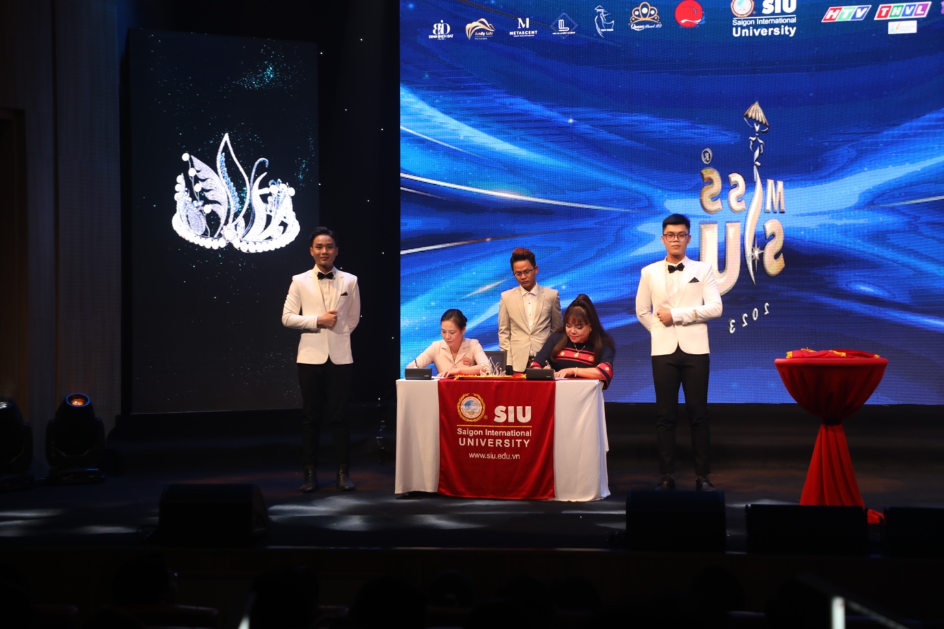 CEO sáng lập thương hiệu Ngọc trai Queen Pearl ngồi ghế nóng Ban giám khảo MISS SIU 2023. - Ảnh 4.