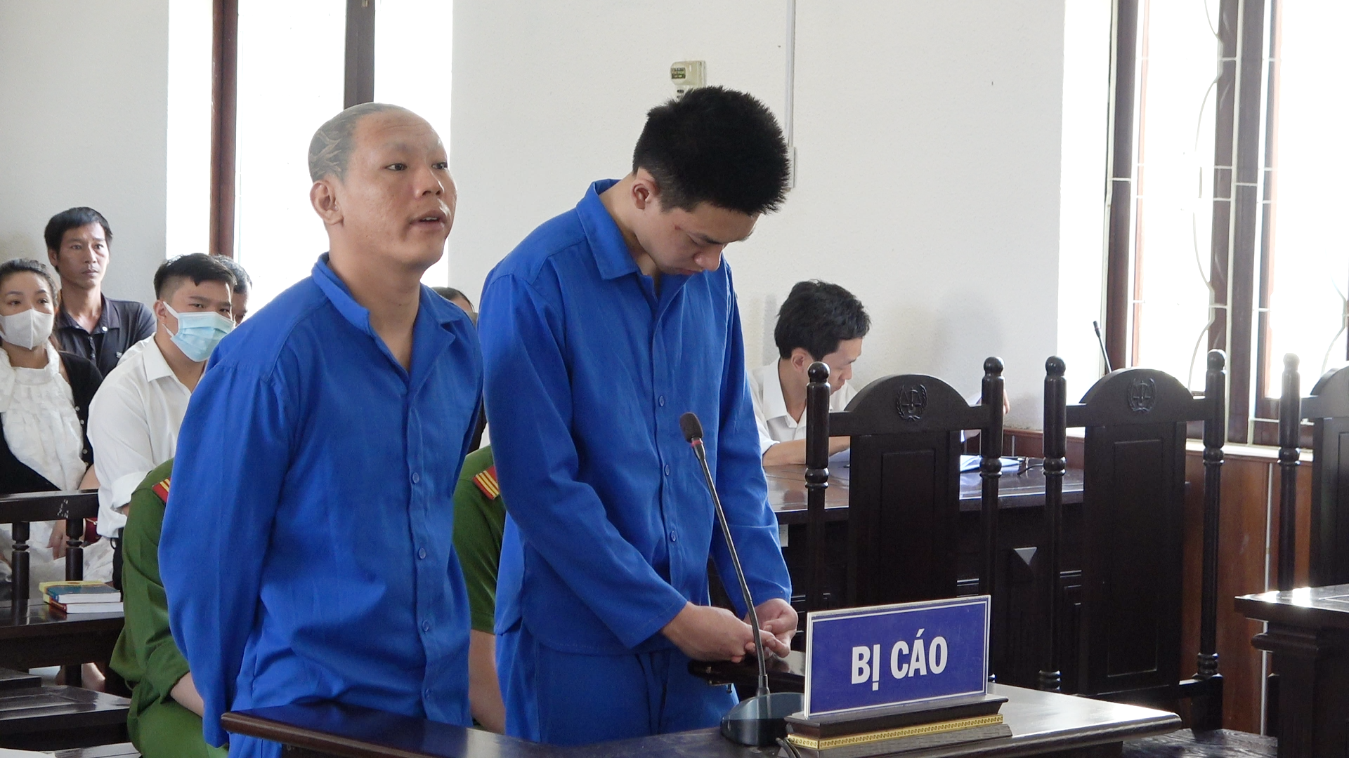 Tử h&igrave;nh nam thanh ni&ecirc;n d&ugrave;ng tiền &acirc;m phủ mua ma t&uacute;y - Ảnh 1.