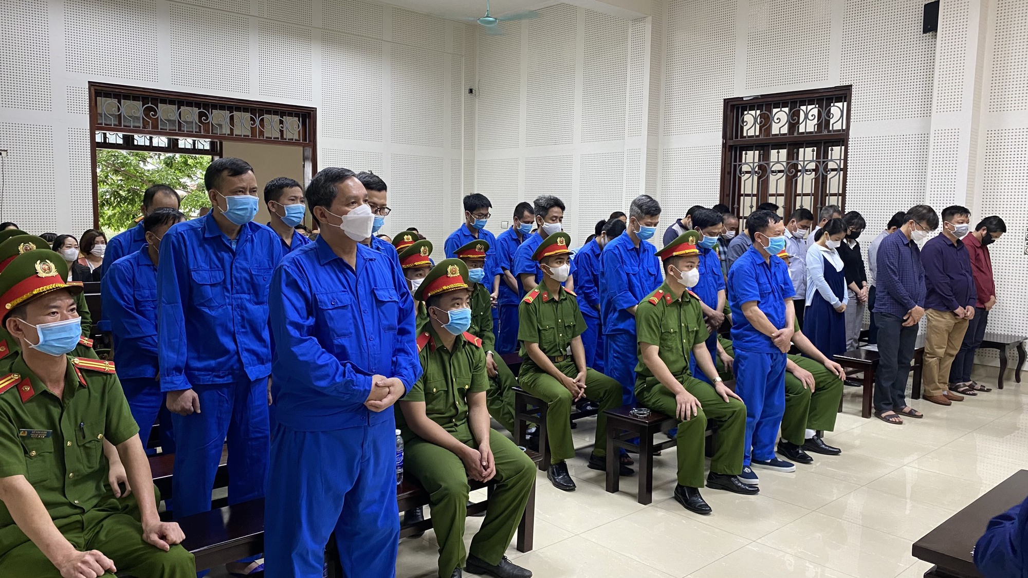 Cựu Chủ tịch TP Hạ Long Phạm Hồng H&agrave; lĩnh &aacute;n  15 năm t&ugrave; - Ảnh 2.