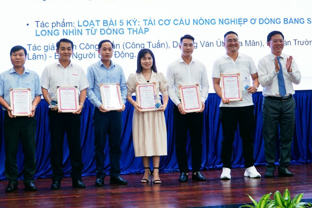 Nỗ lực, dấn th&acirc;n, vượt qua th&aacute;ch thức - Ảnh 2.