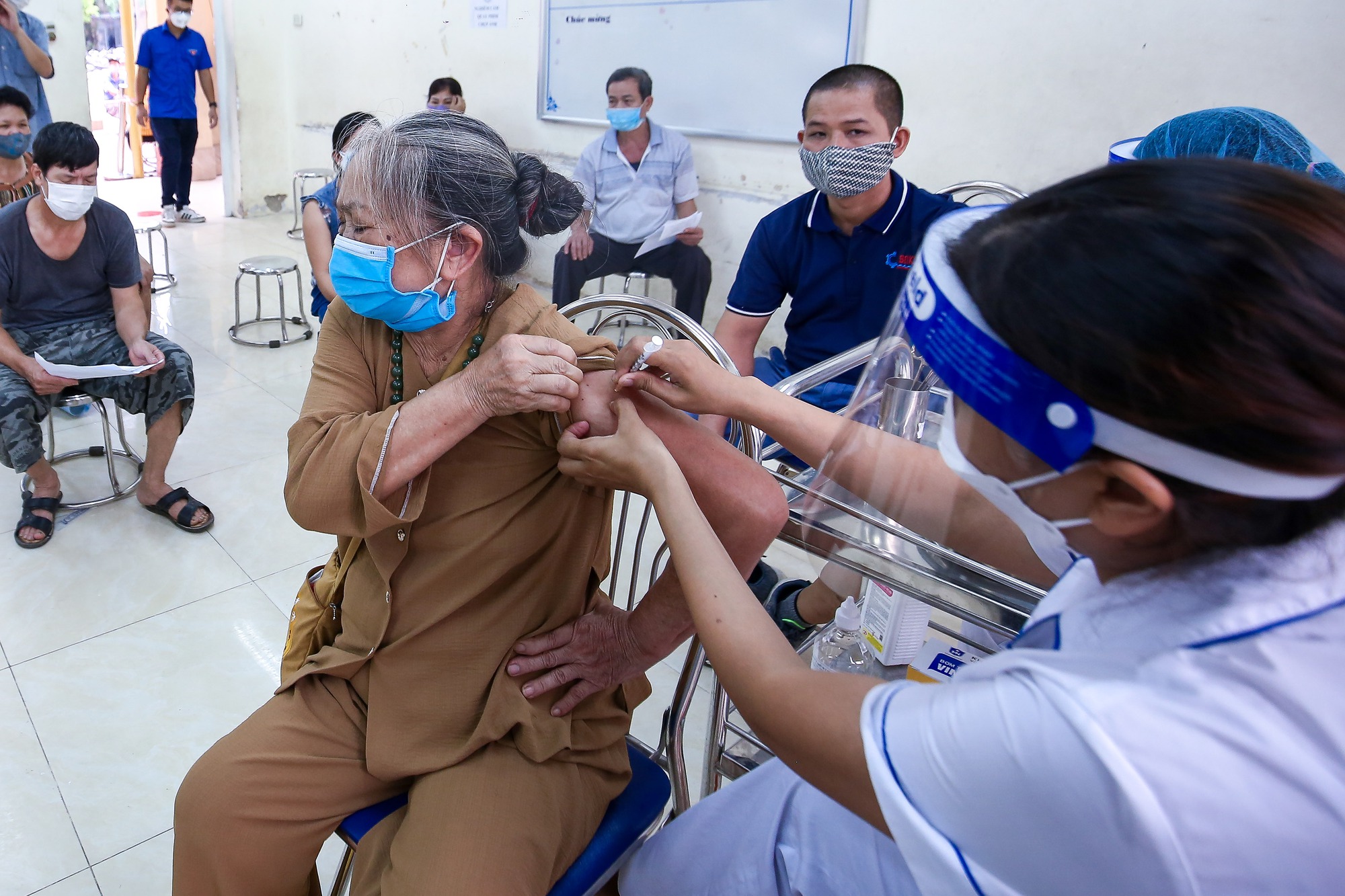 Quy định mới về việc đeo khẩu trang ph&ograve;ng COVID-19 - Ảnh 1.