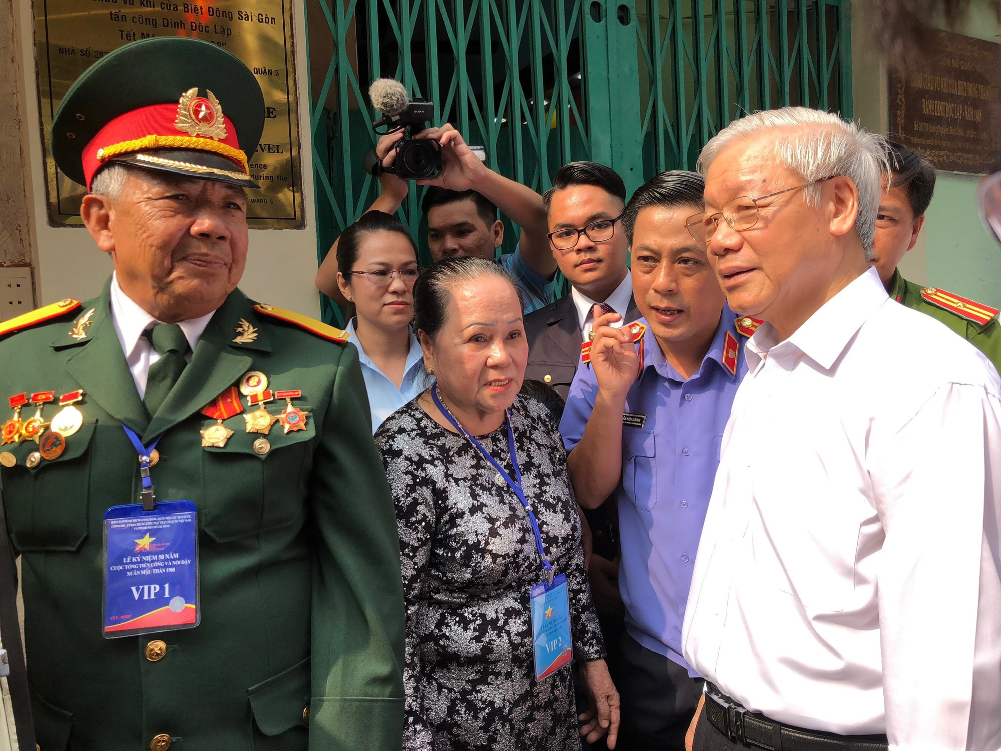 Hạnh phúc vỡ òa trong ngày thống nhất