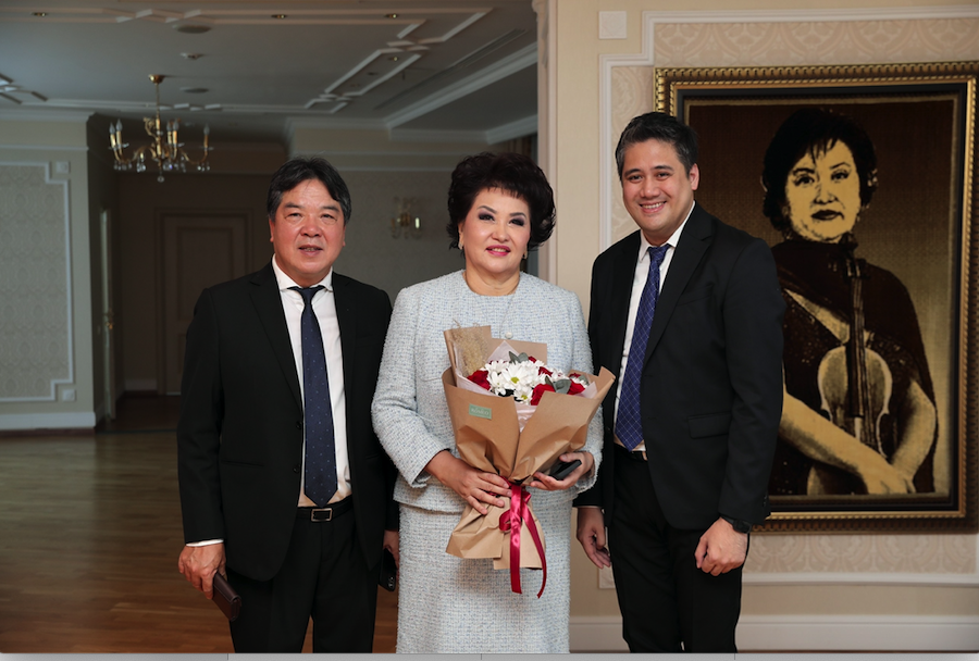 NSƯT B&ugrave;i C&ocirc;ng Duy l&agrave;m Gi&aacute;o sư danh dự Trường ĐH Nghệ thuật Quốc gia Kazakhstan - Ảnh 2.