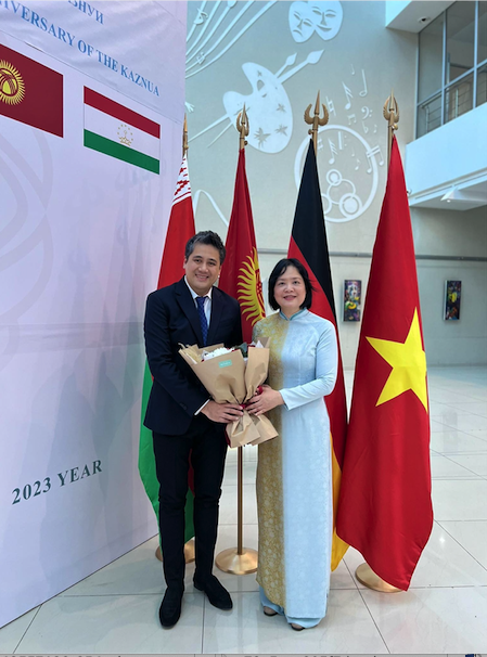 NSƯT B&ugrave;i C&ocirc;ng Duy l&agrave;m Gi&aacute;o sư danh dự Trường ĐH Nghệ thuật Quốc gia Kazakhstan - Ảnh 5.