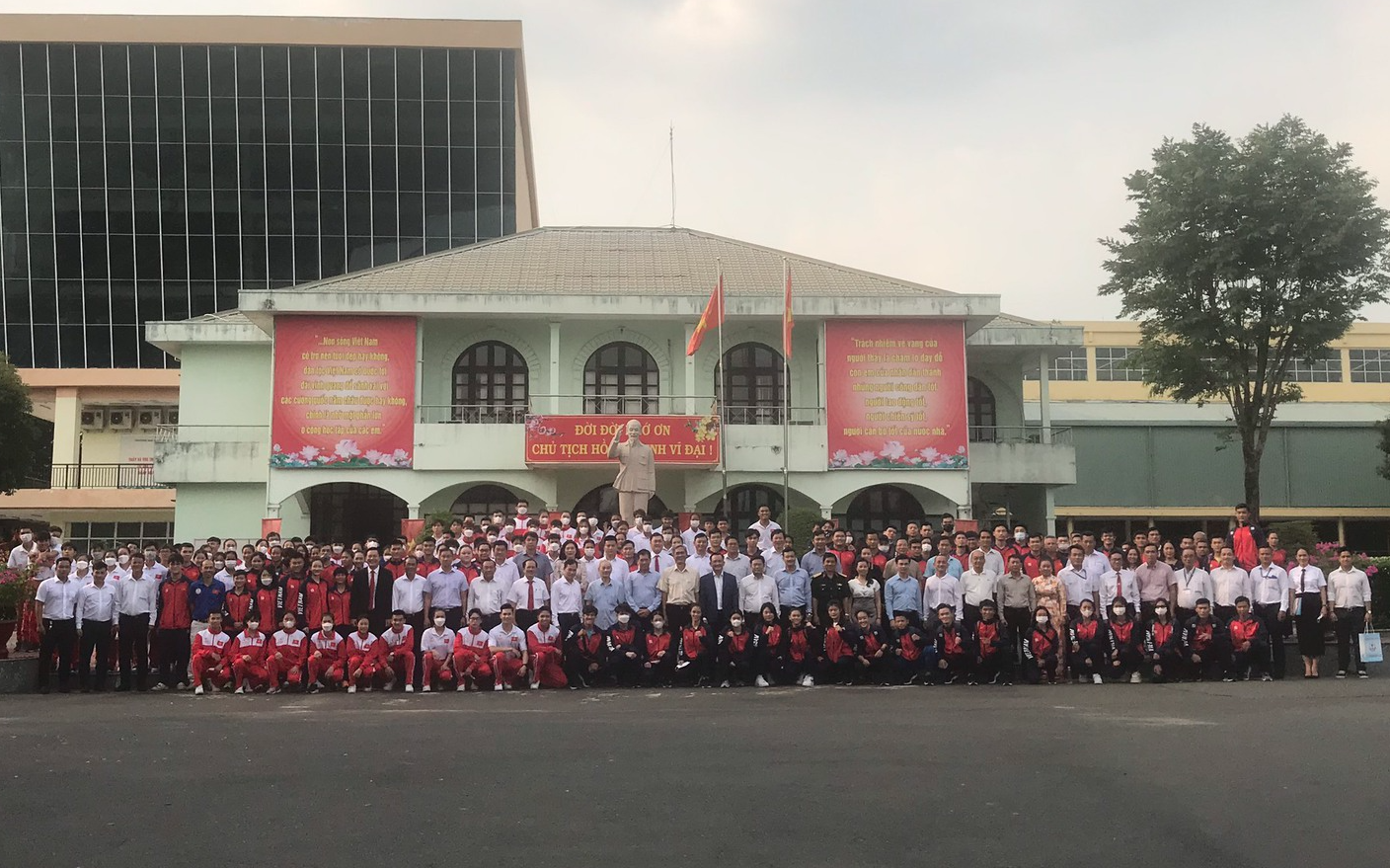 Trung t&acirc;m HLTT Quốc gia TP HCM họp mặt 20 đội tuyển dự SEA Games 32 - Ảnh 1.