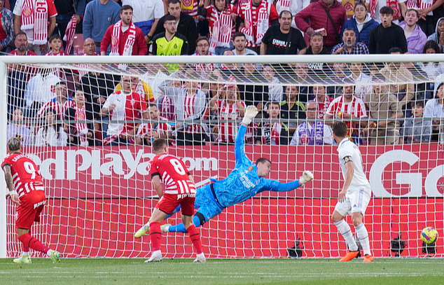 Thảm bại 2-4 trước Girona, Real Madrid hết mơ v&ocirc; địch La Liga - Ảnh 3.