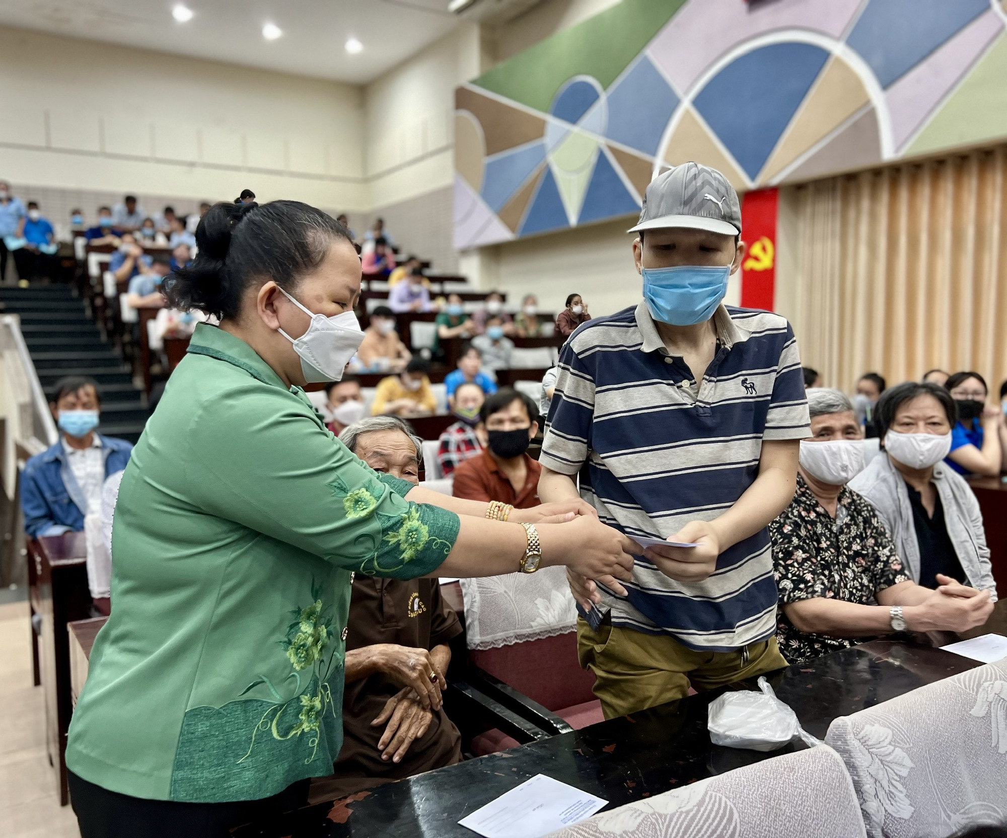 Chăm lo vật chất, tinh thần cho đoàn viên - lao động