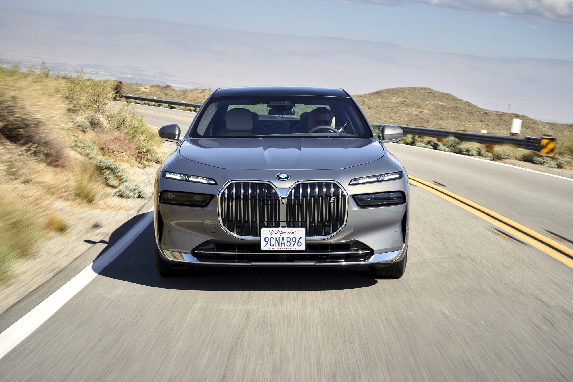 BMW ra mắt xe điện tại Việt Nam giá gần 7,2 tỉ đồng