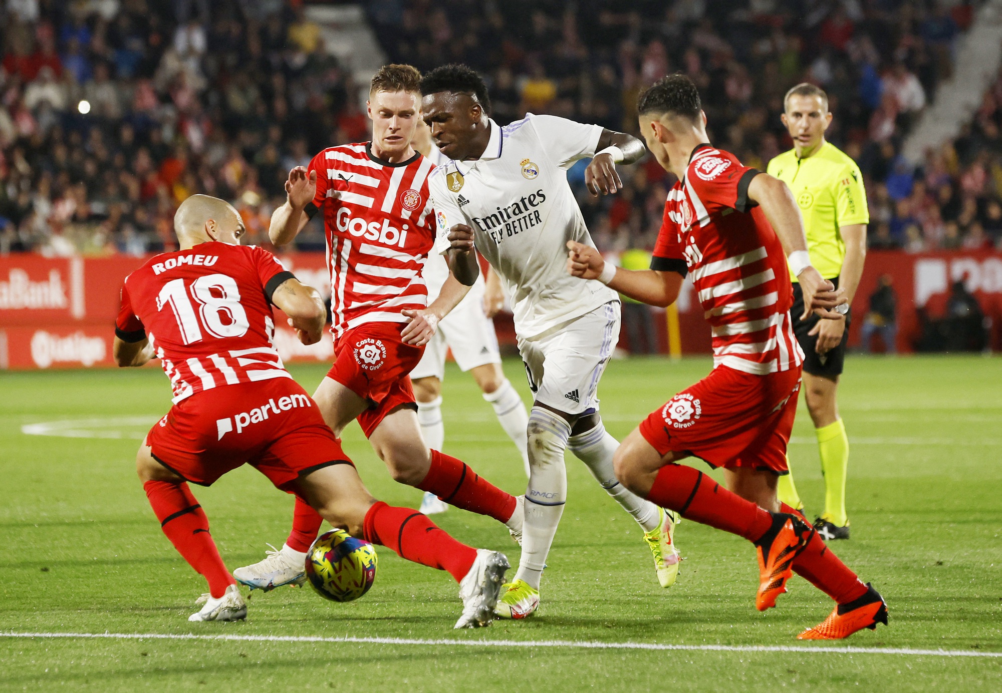 Thảm bại 2-4 trước Girona, Real Madrid hết mơ v&ocirc; địch La Liga - Ảnh 2.