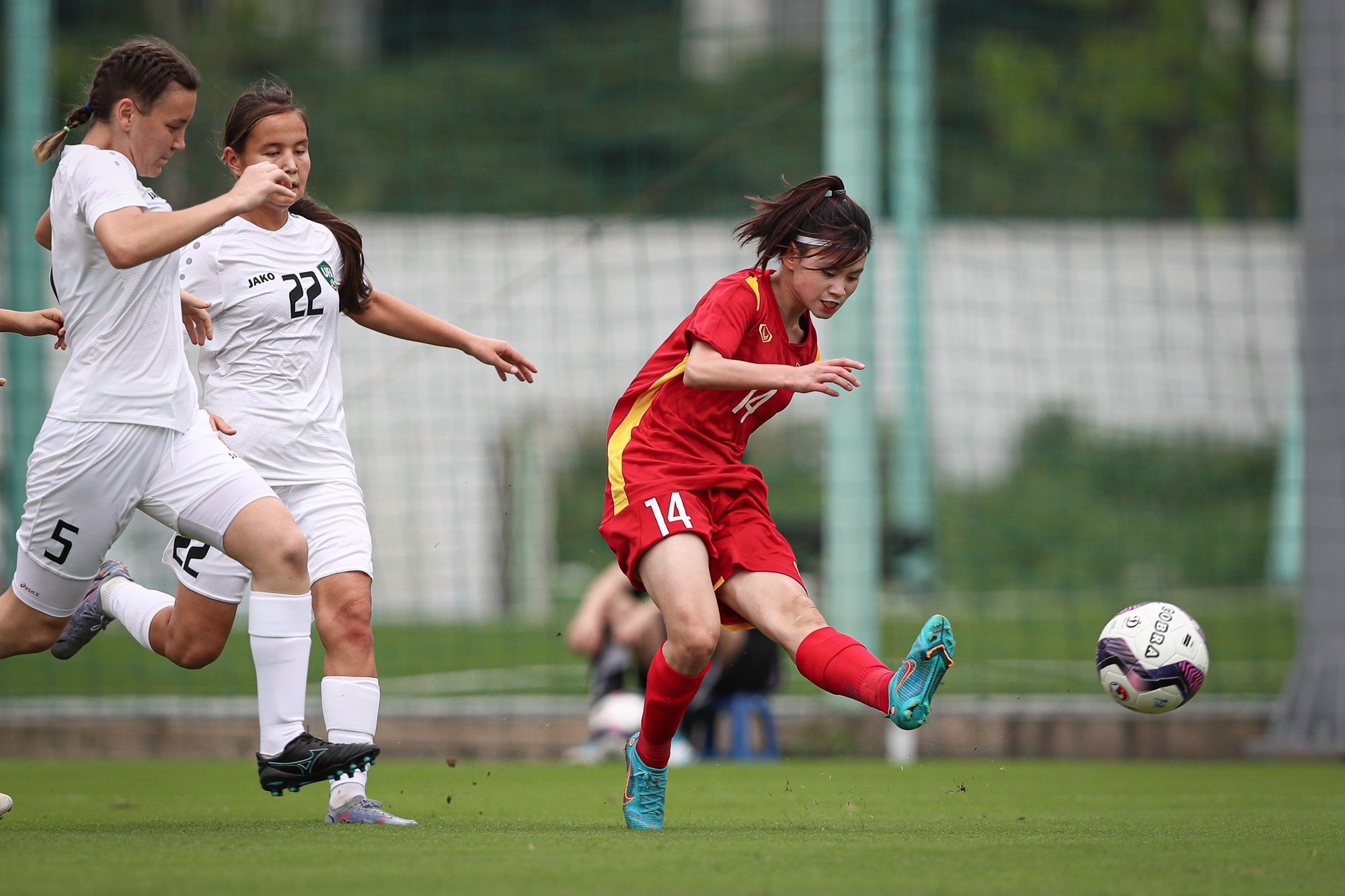 Siêu phẩm đá phạt 35m ấn định chiến thắng, U17 Việt Nam đoạt vé vào vòng loại 2 Asian Cup