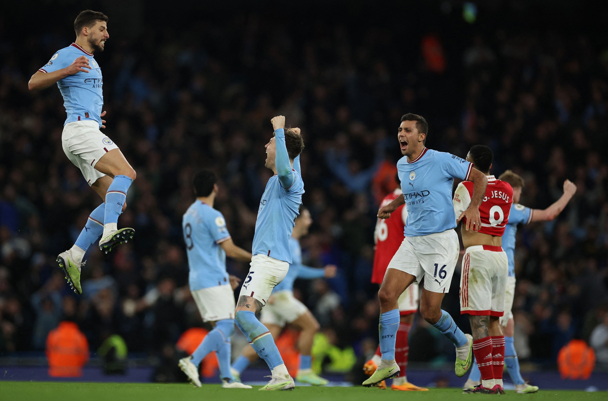 Man City tự quyết ngôi vô địch