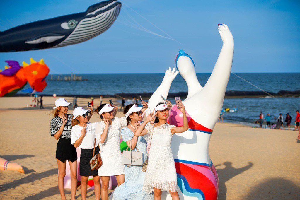 Lễ 30-4: Tour "trốn nóng" hút khách