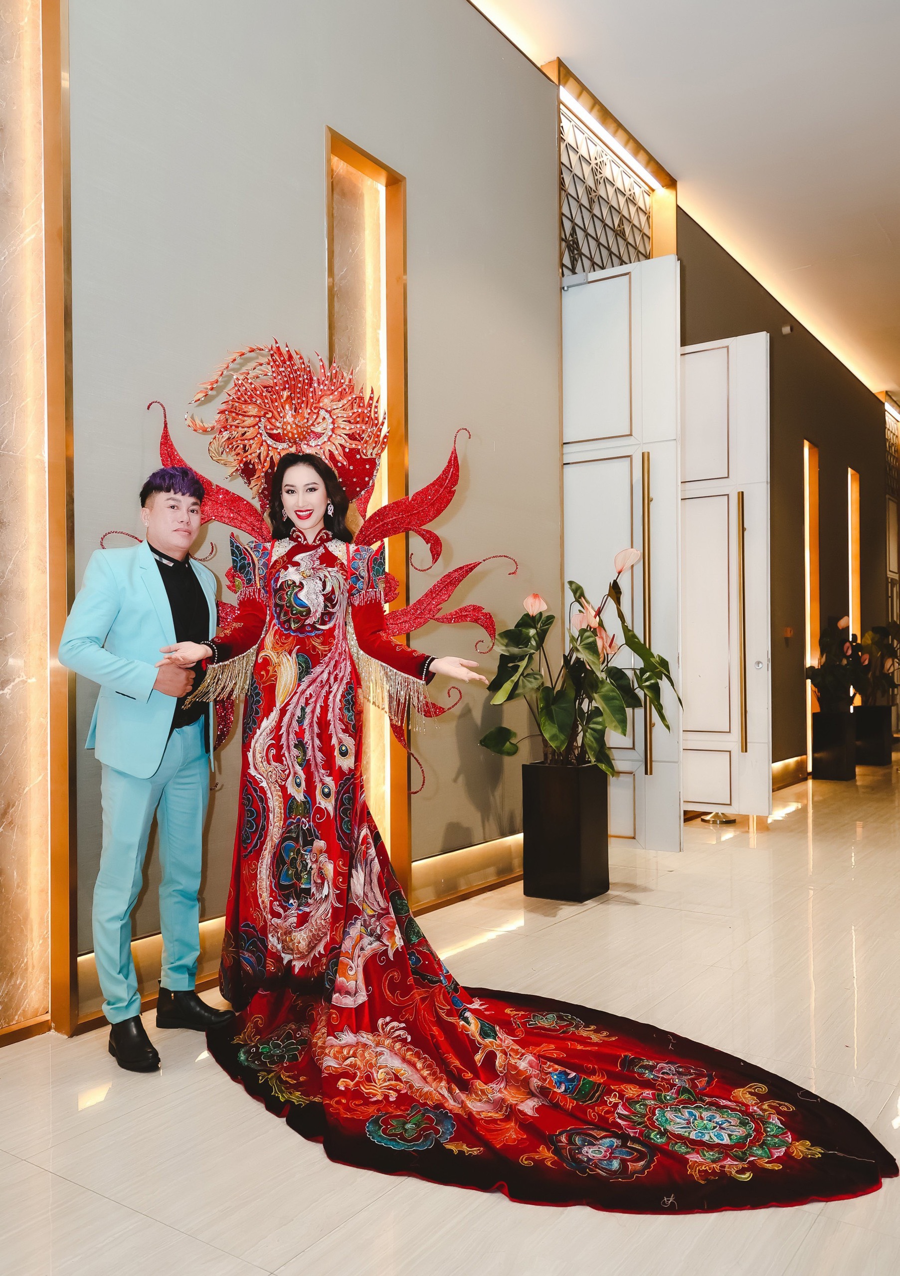 NTK Tommy Nguyễn tặng trang phục b&aacute;n đấu gi&aacute; từ thiện - Ảnh 5.
