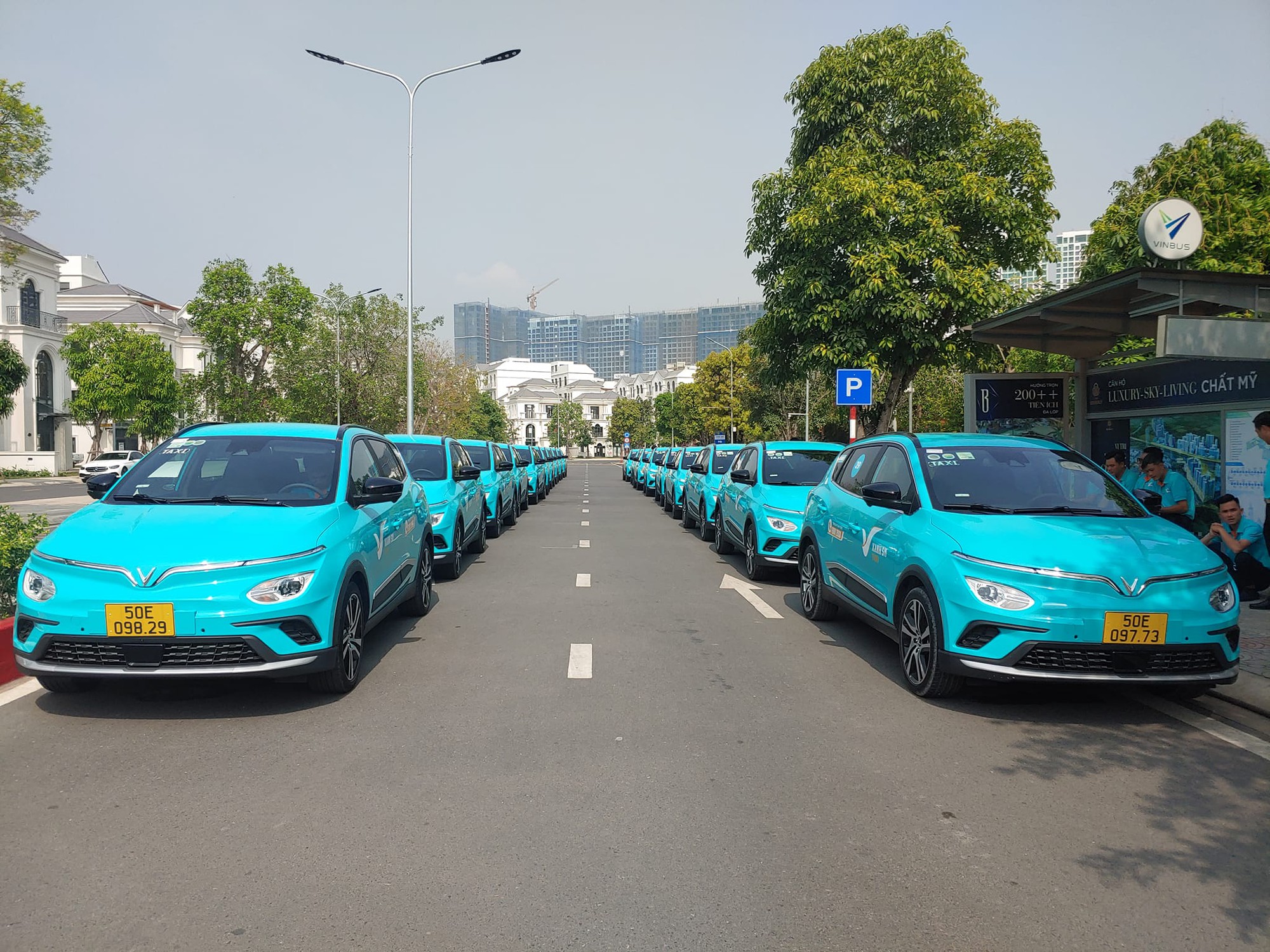 Cận cảnh h&agrave;ng trăm  taxi điện của tỉ ph&uacute; Phạm Nhật Vượng tại TP HCM - Ảnh 2.