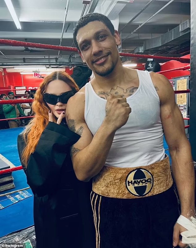 Madonna &ldquo;cưa sừng l&agrave;m ngh&eacute;&rdquo; khi hẹn h&ograve; t&igrave;nh trẻ - Ảnh 3.