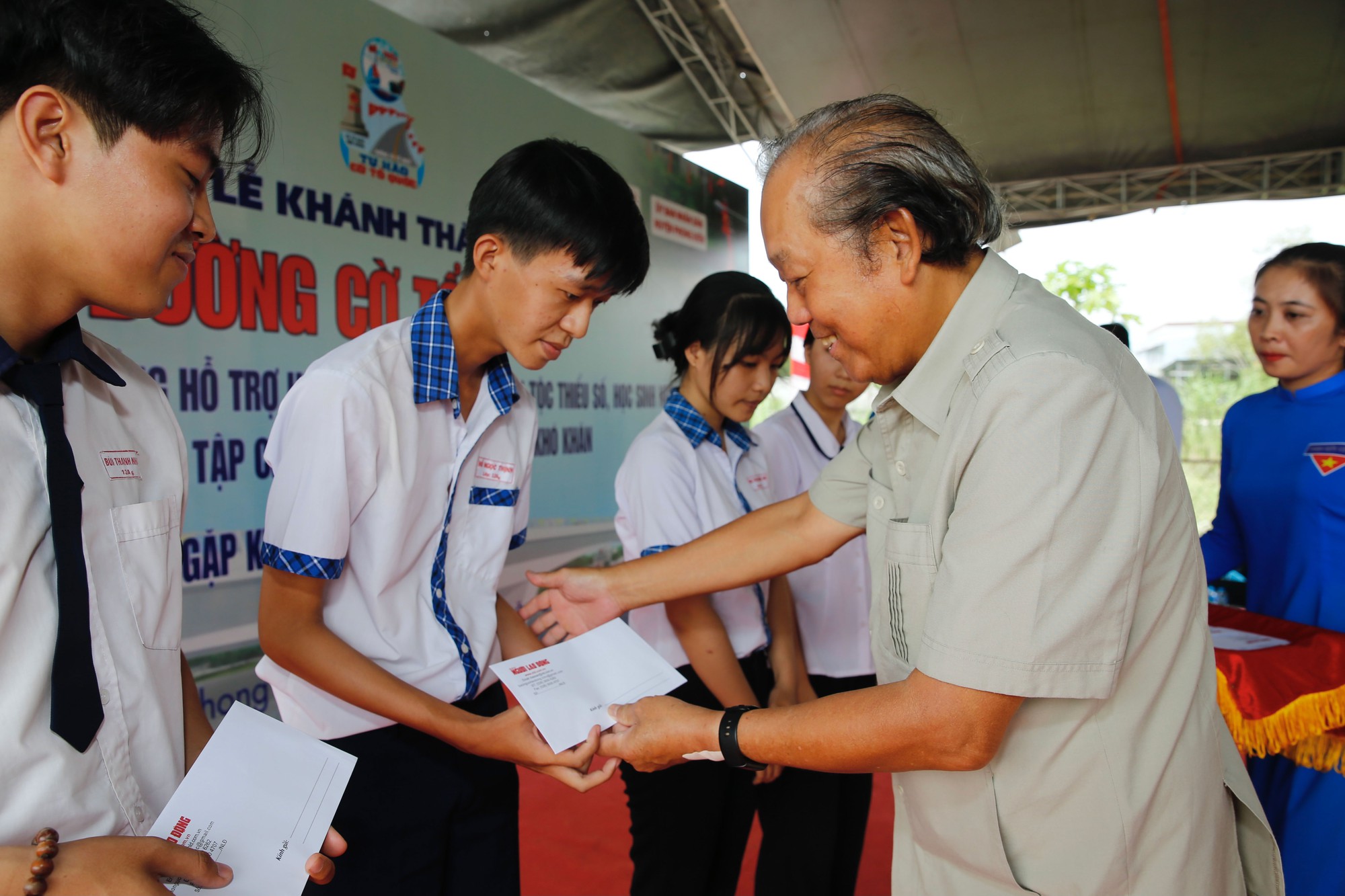 Tây Đô rợp bóng cờ Tổ quốc - Ảnh 2.