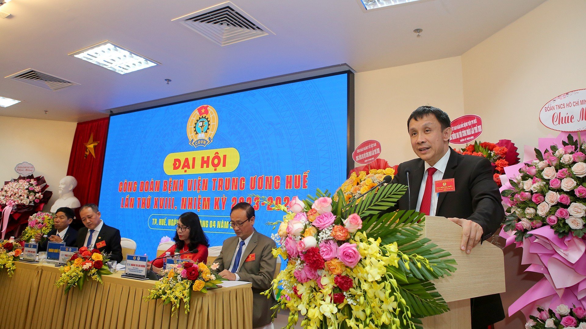 Chăm lo tốt đời sống cho đoàn viên Công đoàn Bệnh viện Trung ương Huế