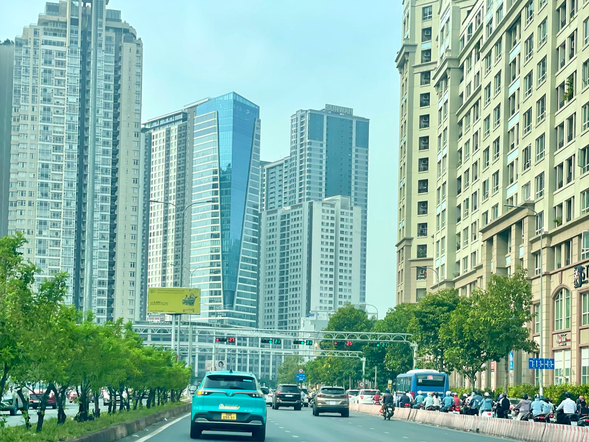Những năm trước cũng vướng pháp lý nhưng sao thị trường bất động sản vẫn "chạy"?