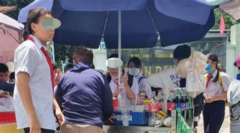 8 học sinh sốt, nôn ói sau 1 giờ ăn kẹo