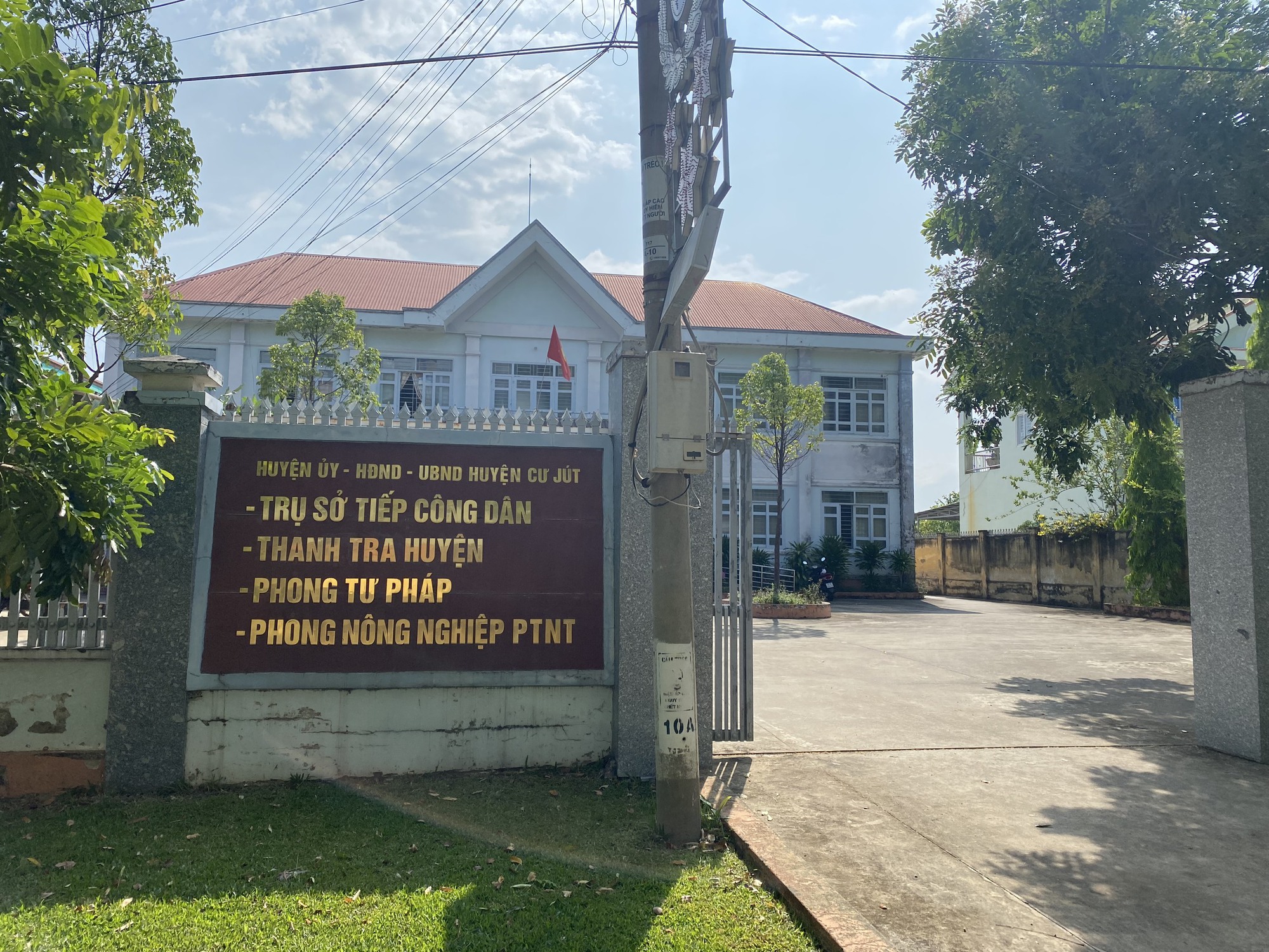 Một trưởng phòng cấp huyện thừa nhận đã... ăn trộm!