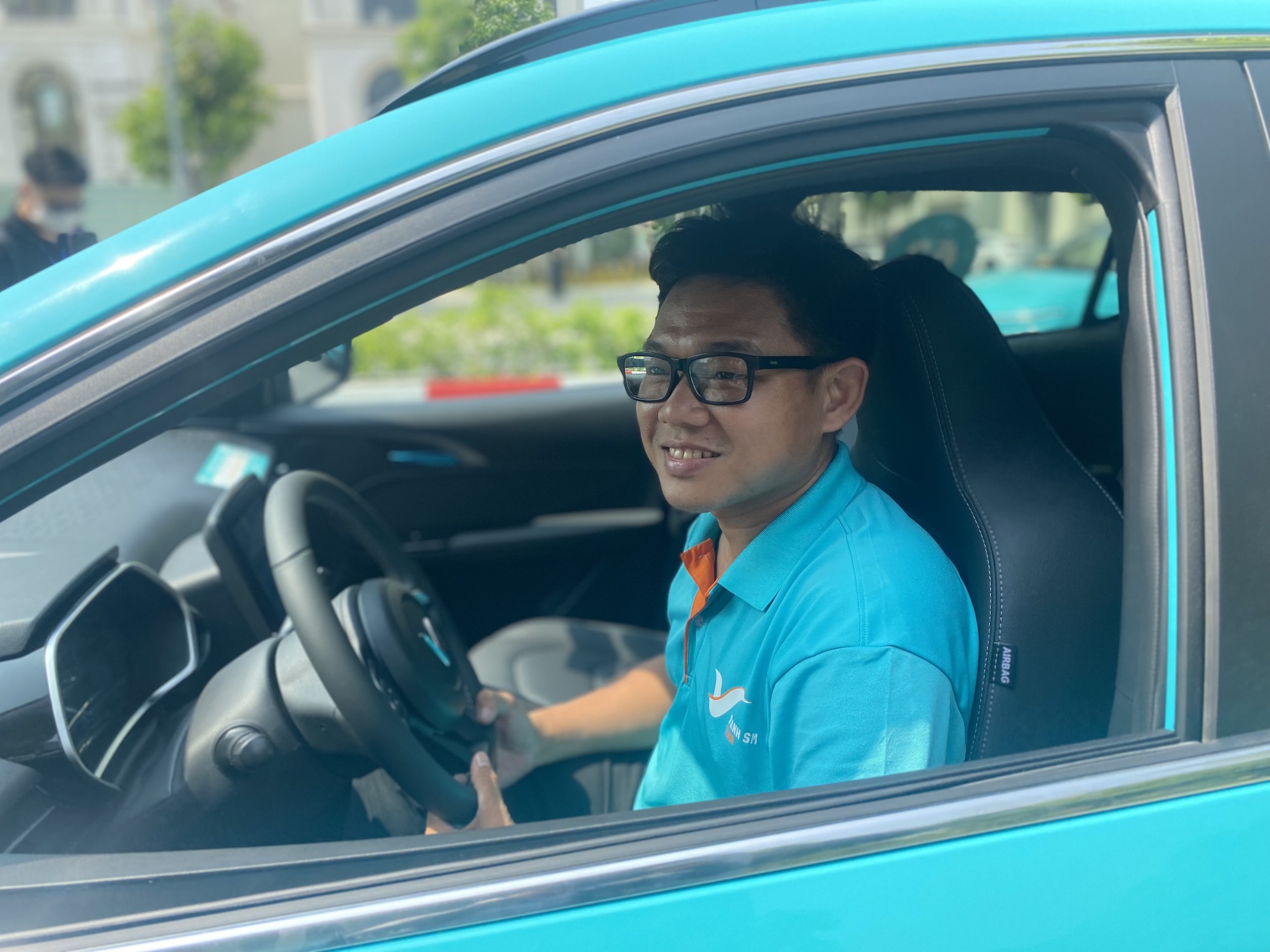 Cận cảnh h&agrave;ng trăm  taxi điện của tỉ ph&uacute; Phạm Nhật Vượng tại TP HCM - Ảnh 6.