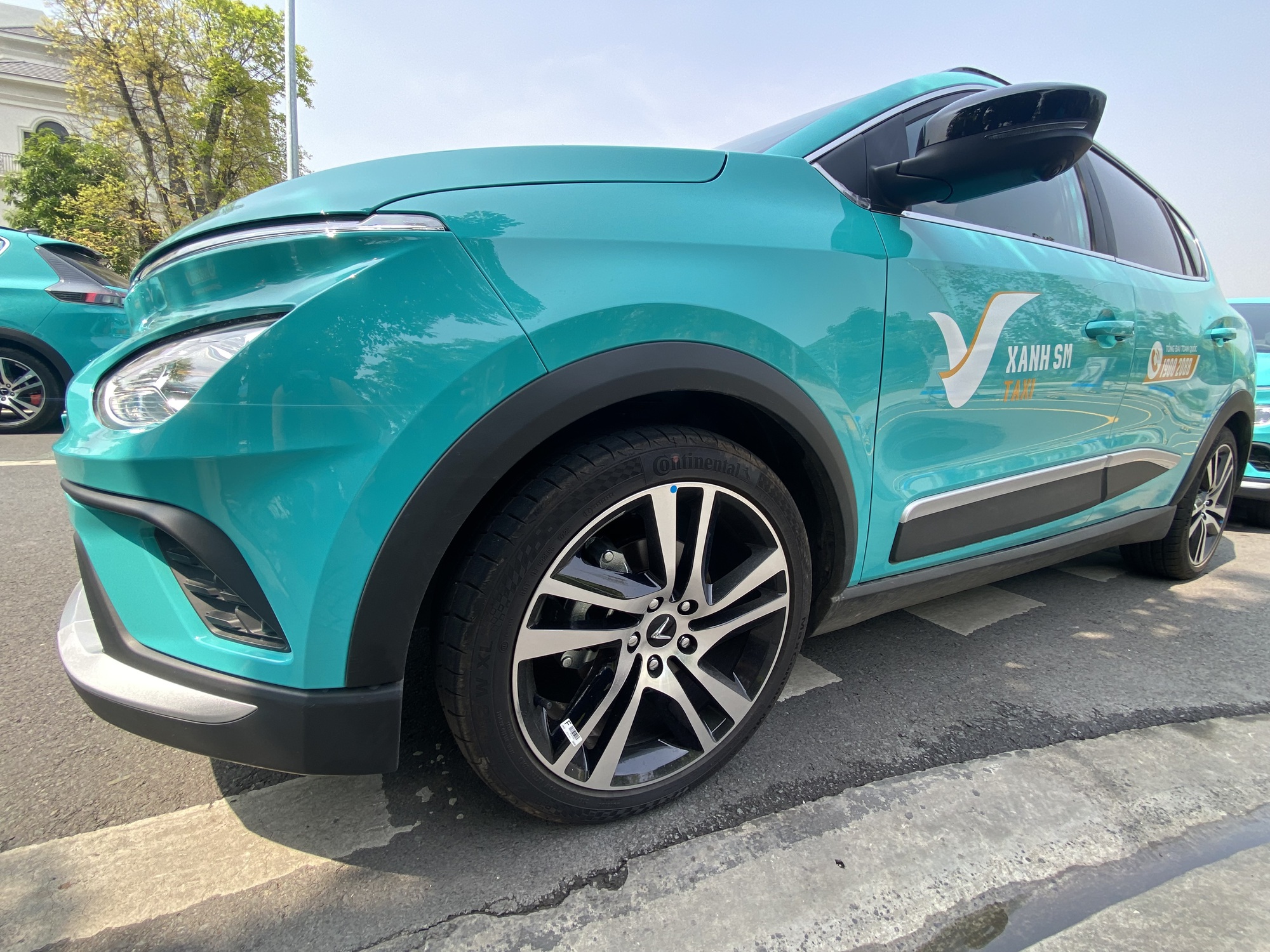 Cận cảnh h&agrave;ng trăm  taxi điện của tỉ ph&uacute; Phạm Nhật Vượng tại TP HCM - Ảnh 4.