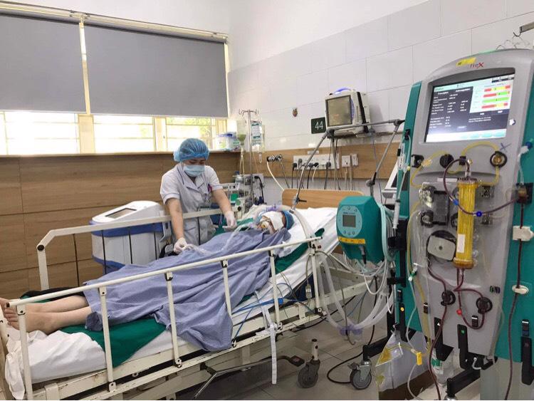 Nhiều người trẻ hôn mê, nguy kịch do ngộ độc thuốc lá điện tử - Ảnh 1.