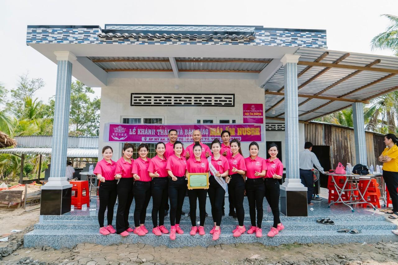 Vợ chồng CEO thương hiệu Nusee d&ugrave;ng cả thanh xu&acirc;n l&agrave;m thiện nguyện - Ảnh 1.